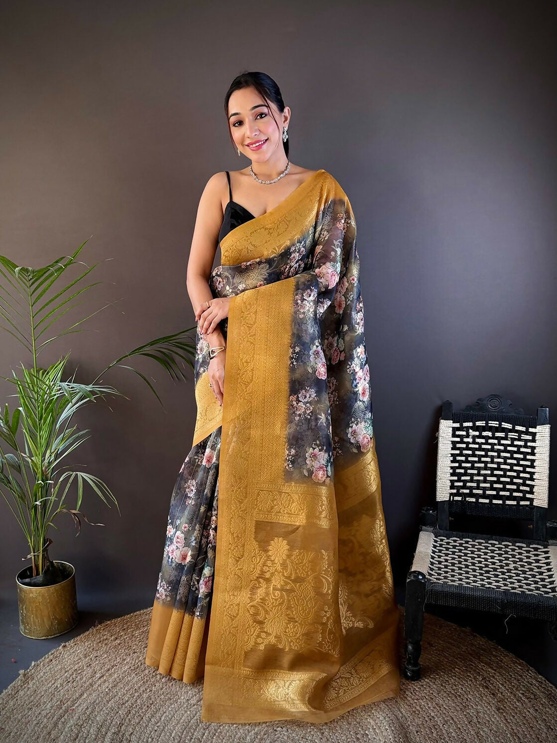 Joban Fashion Gold Floral Motifs Banarasi Silk Sarees | Swadesiicart