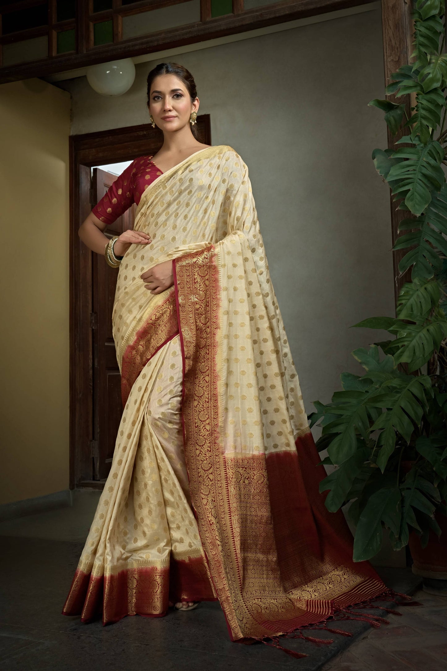 Vardha Cream White Golden Zari Banarasi Raw Silk Saree | Swadesiicart