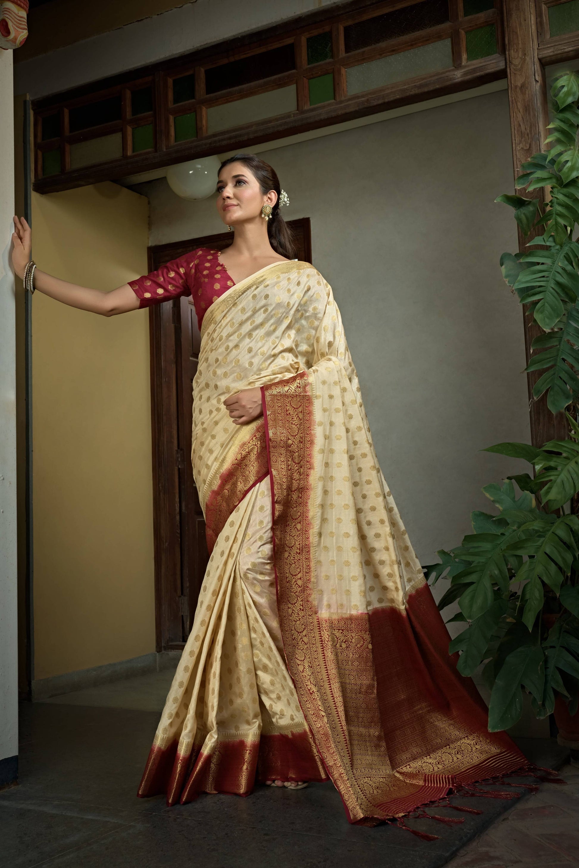 Vardha Cream White Golden Zari Banarasi Raw Silk Saree | Swadesiicart