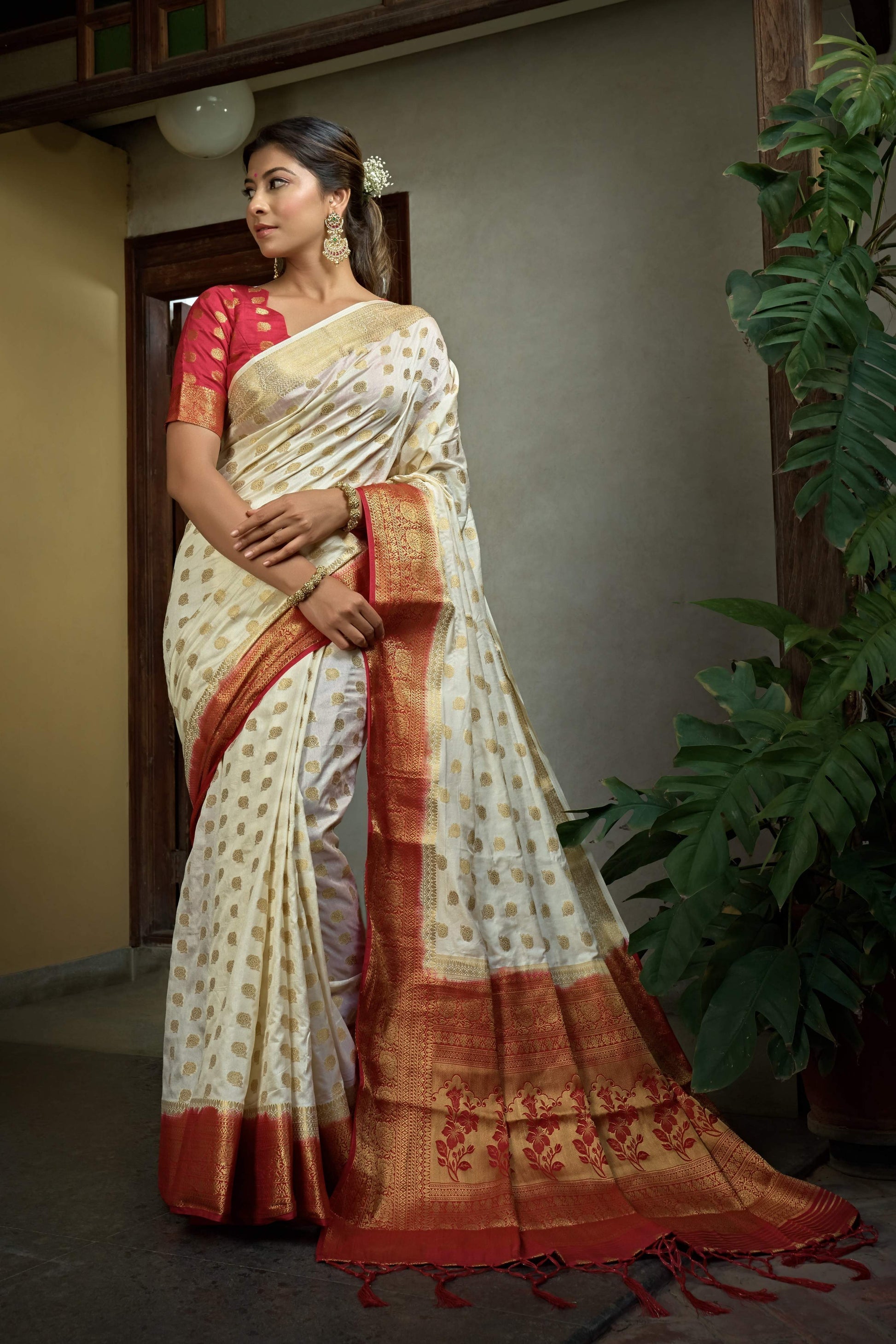 Vardha Adorn Ivory Golden Zari Banarasi Raw Silk Saree | Swadesiicart