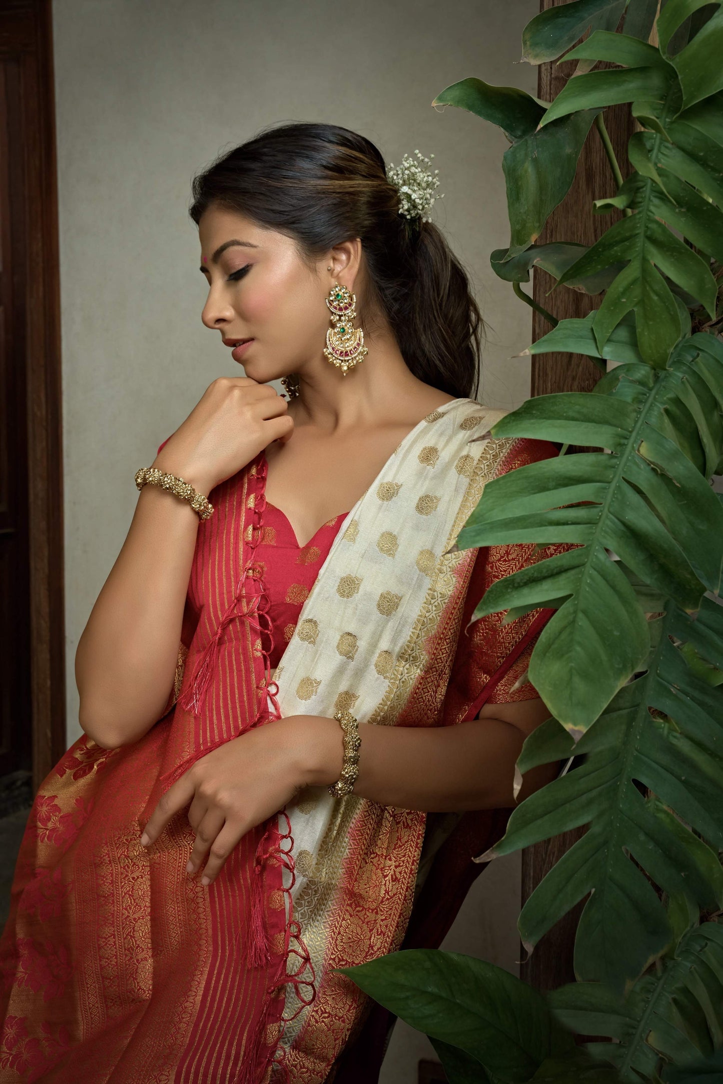 Vardha Adorn Ivory Golden Zari Banarasi Raw Silk Saree | Swadesiicart