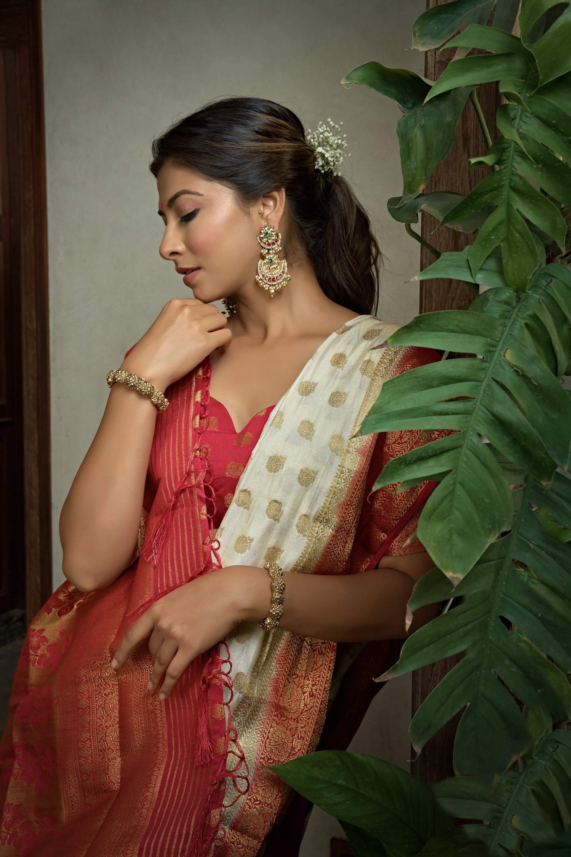 Vardha Adorn Ivory Golden Zari Banarasi Raw Silk Saree | Swadesiicart