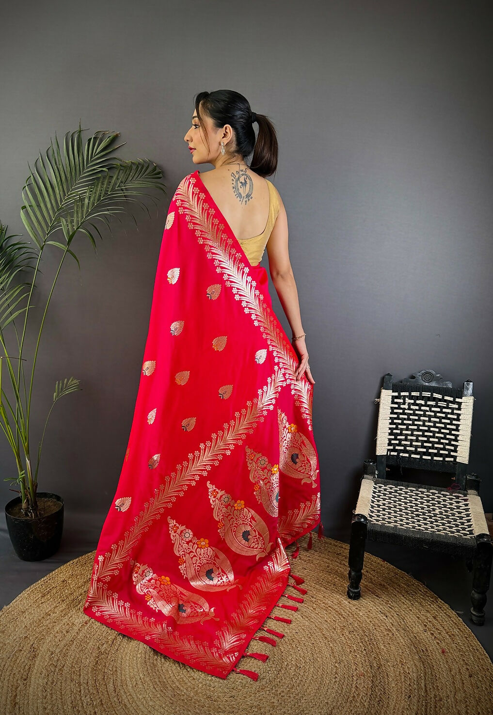 Joban Fashion Banarasi Pink Woven Soft Silk Saree | Swadesiicart
