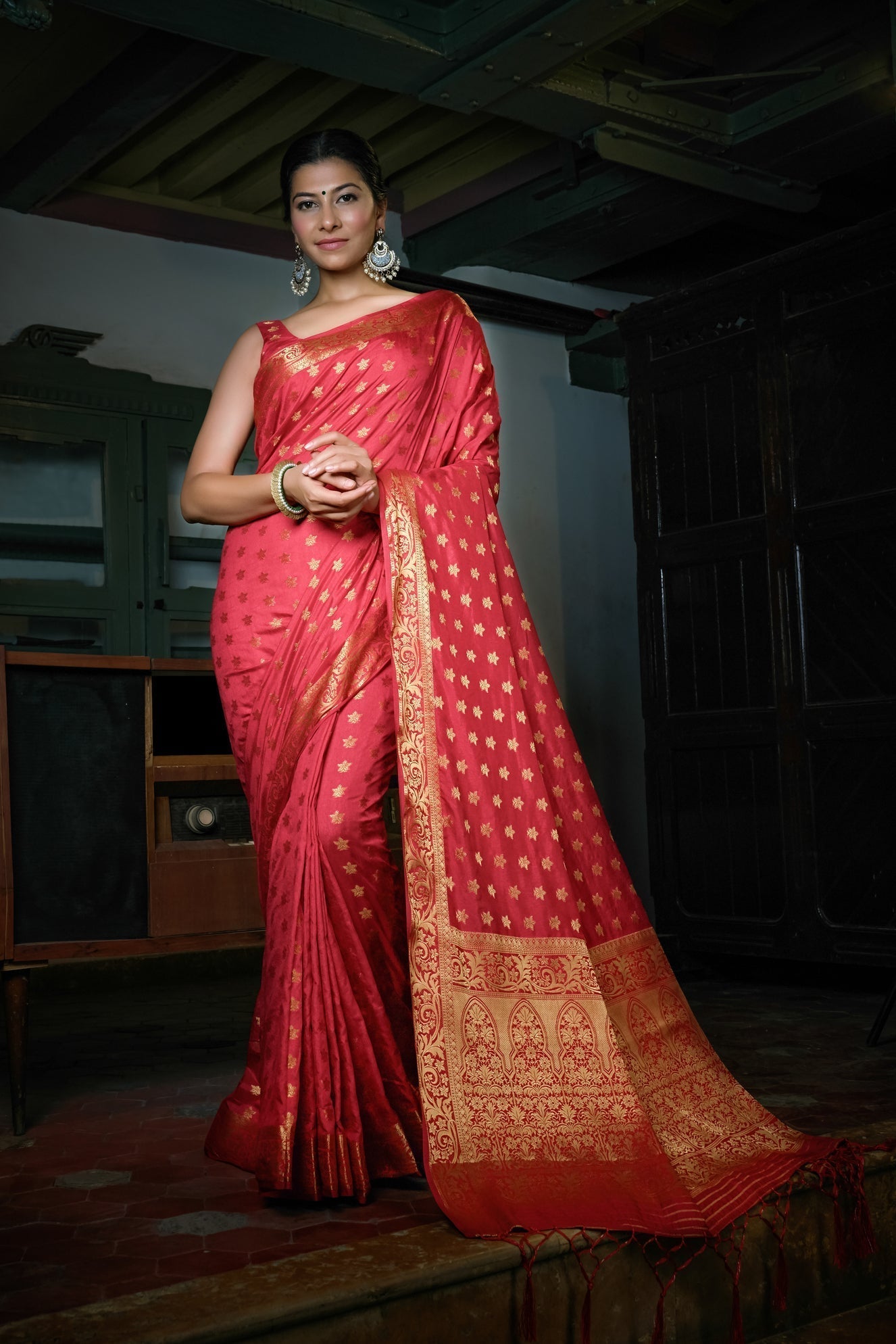 Vardha Rosewood Red Golden Zari Banarasi Raw Silk Saree | Swadesiicart