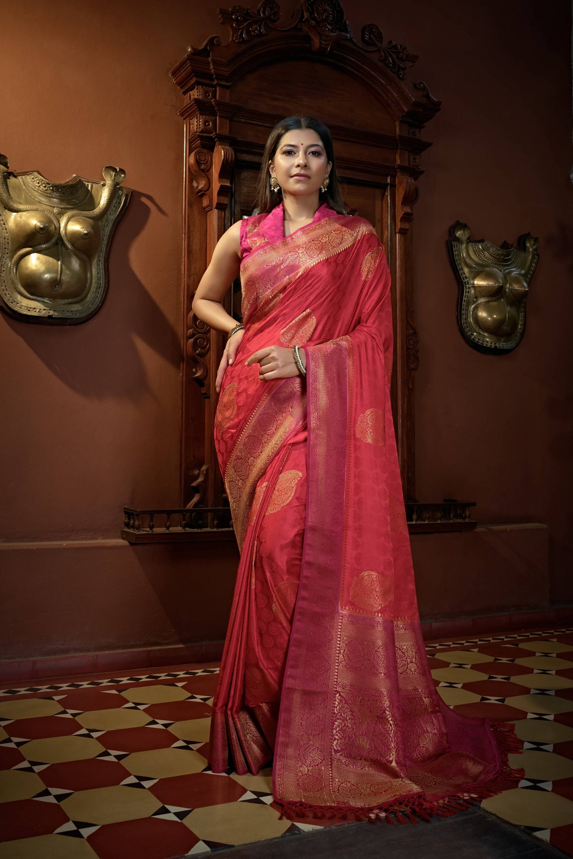 Vardha Myrtle Pink Golden Zari Banarasi Satin Silk Saree | Swadesiicart