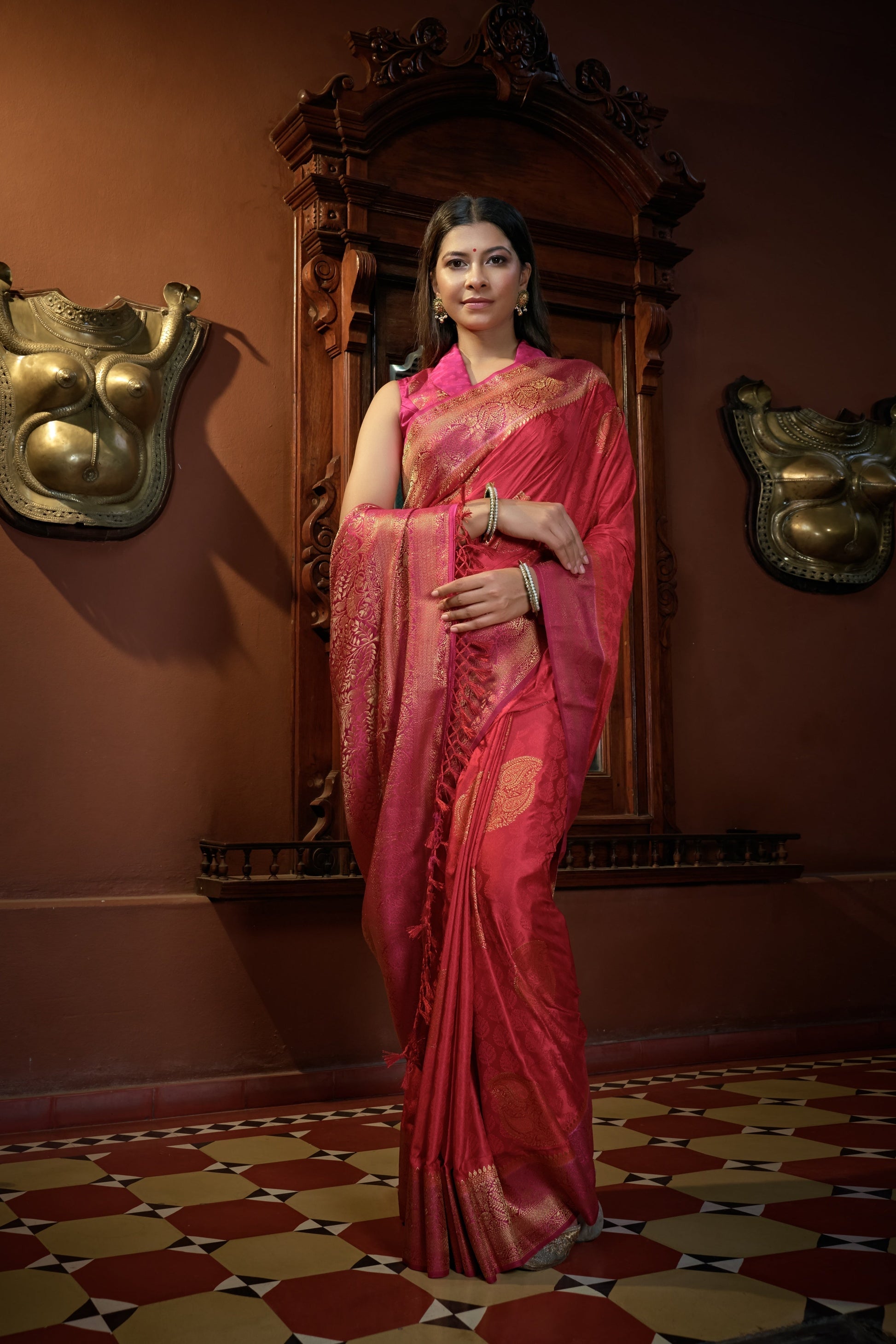 Vardha Myrtle Pink Golden Zari Banarasi Satin Silk Saree | Swadesiicart