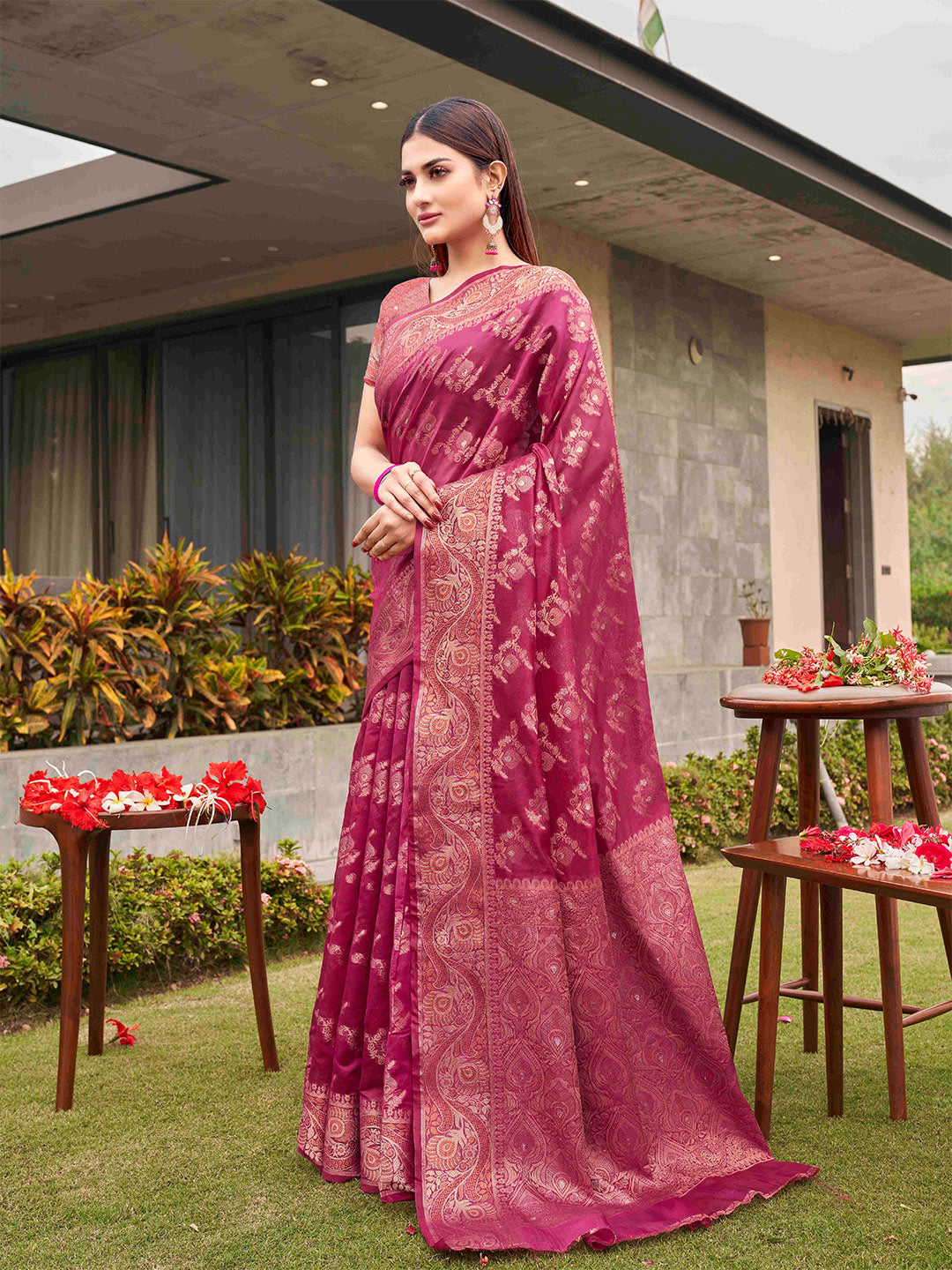 Tikhi Imli Pink Ethnic Motifs Woven Design Zari Saree | Swadesiicart