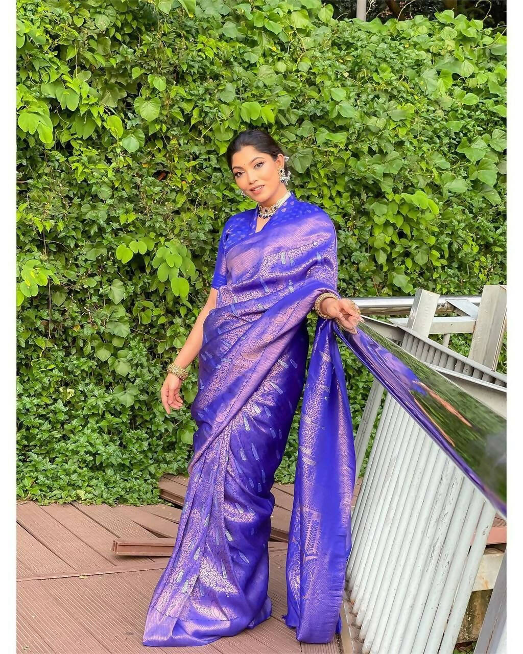 DEIANA'S Beautiful Designer Golden zari Soft Lichi Silk Saree - Royal Blue - Swadesiicart