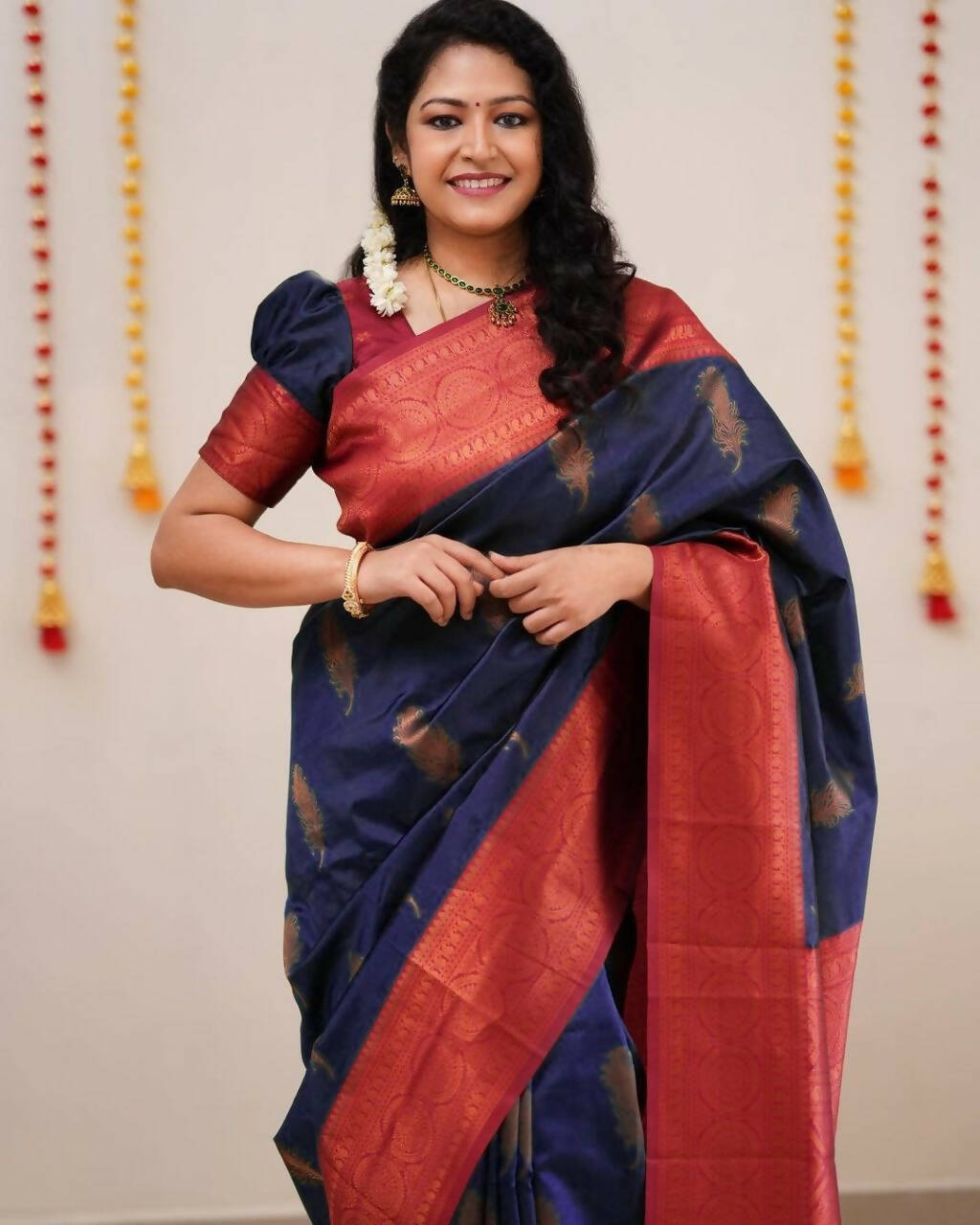 DEIANA'S Beautiful Designer Golden zari Soft Lichi Silk Saree - Navy Blue - Swadesiicart