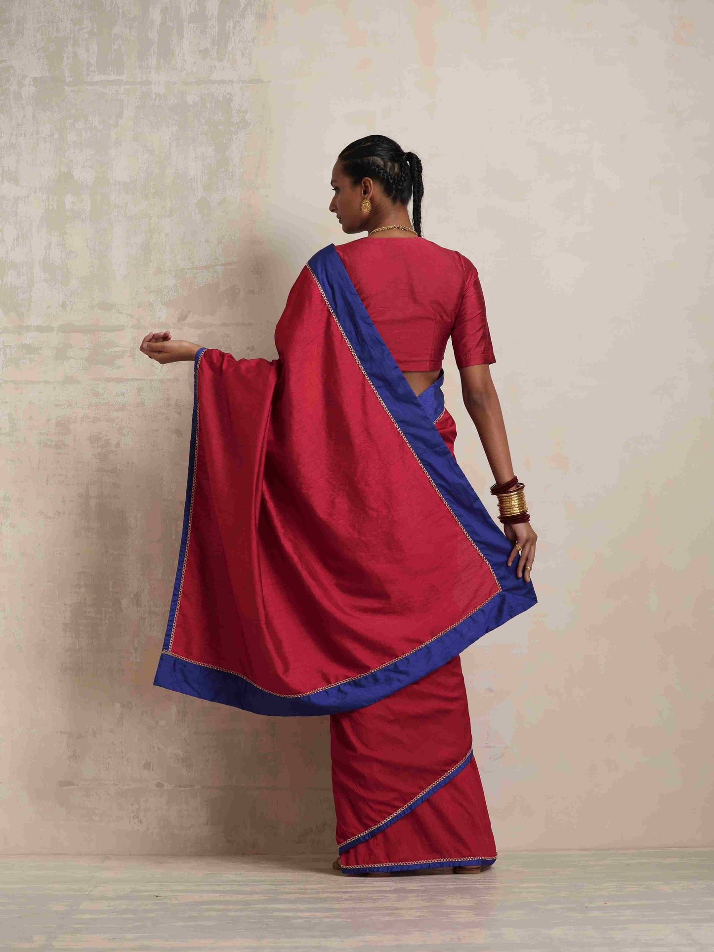 trueBrowns Red Silk Ready To Wear Saree | Swadesiicart