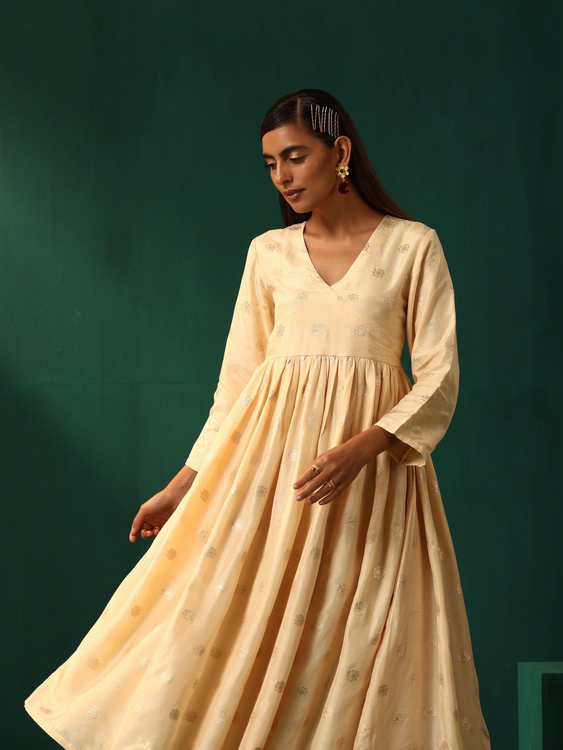 trueBrowns Ivory Geometric Floral Viscose Silk Anarkali Kurta Pant Set | Swadesiicart