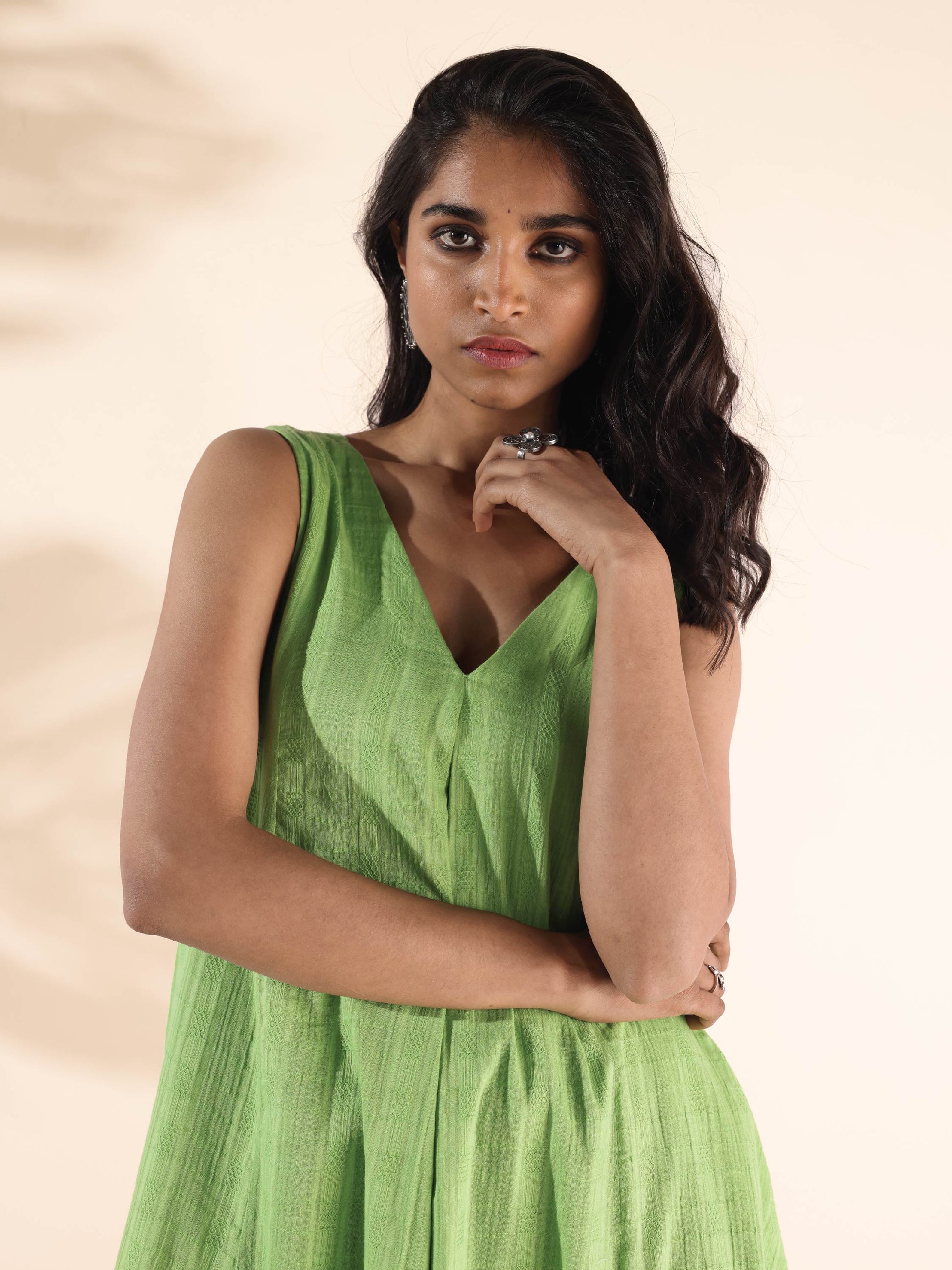 trueBrowns Green Cotton Dobby Sleeveless Kurta Pant Set | Swadesiicart