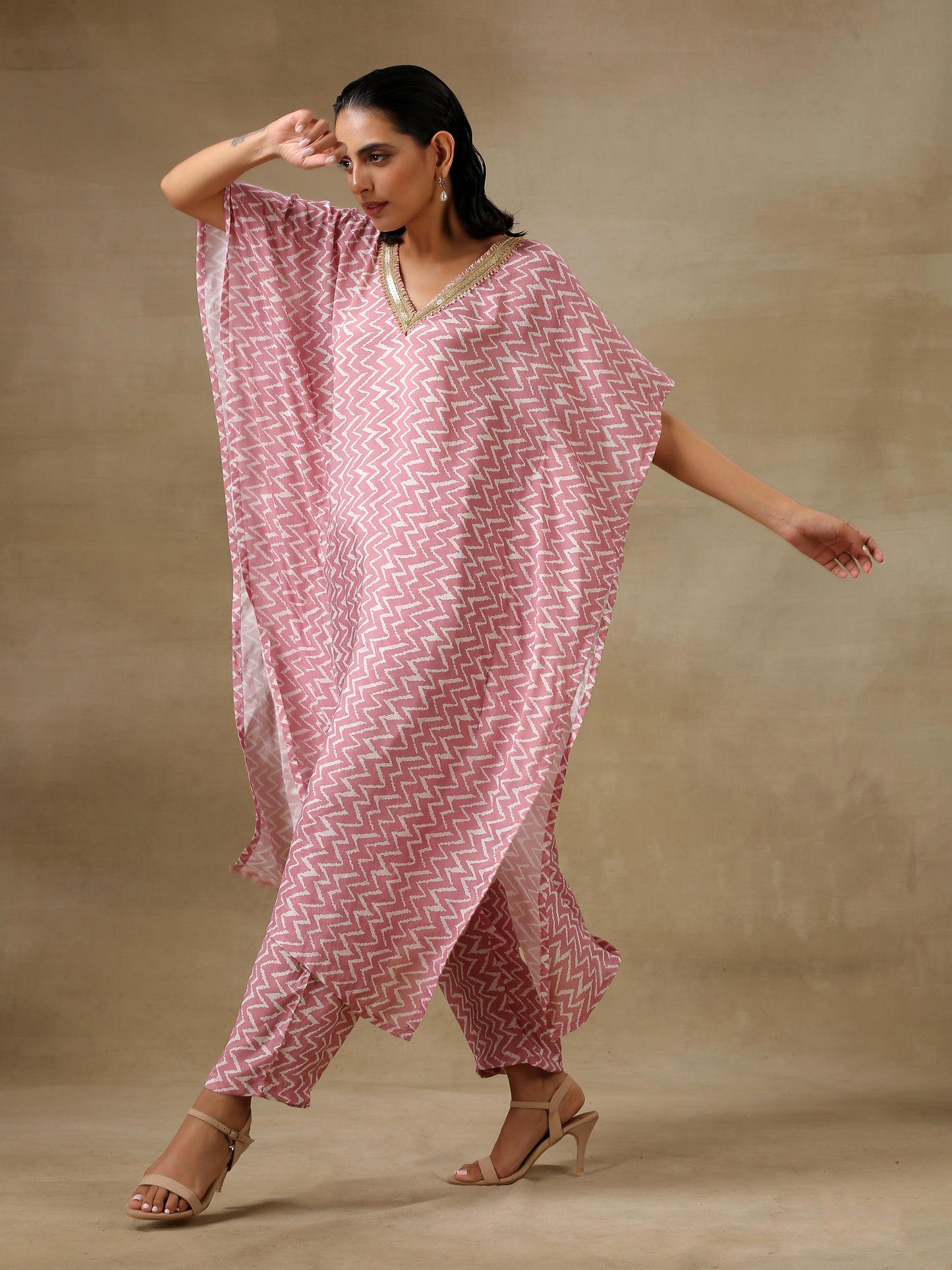 trueBrowns Light Mauve Bandhani Printed Silk Kaftan Kurta Pant Set | Swadesiicart
