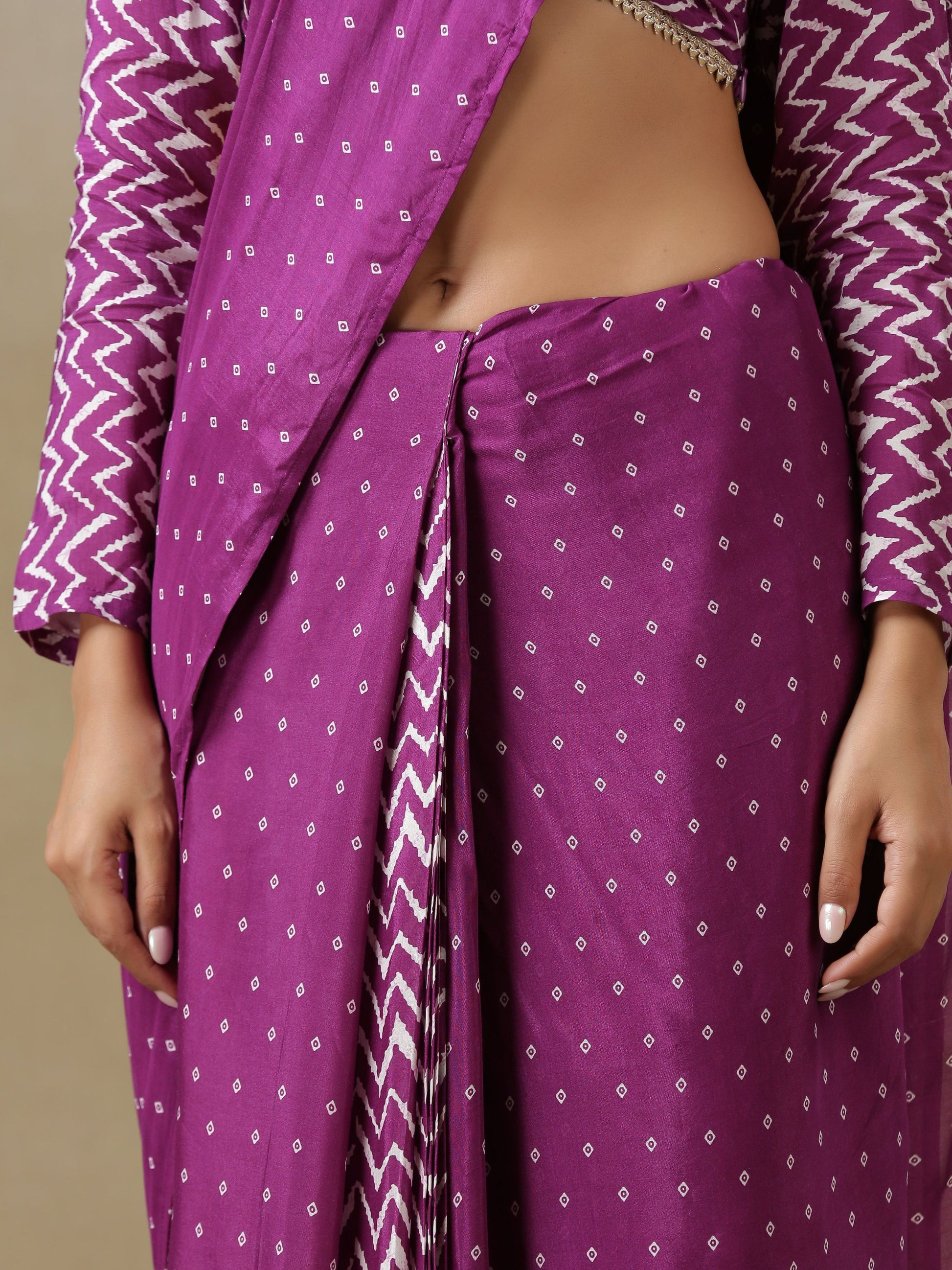 trueBrowns Purple Bandhani Printed Silk Ready to Wear Saree with Belt | Swadesiicart