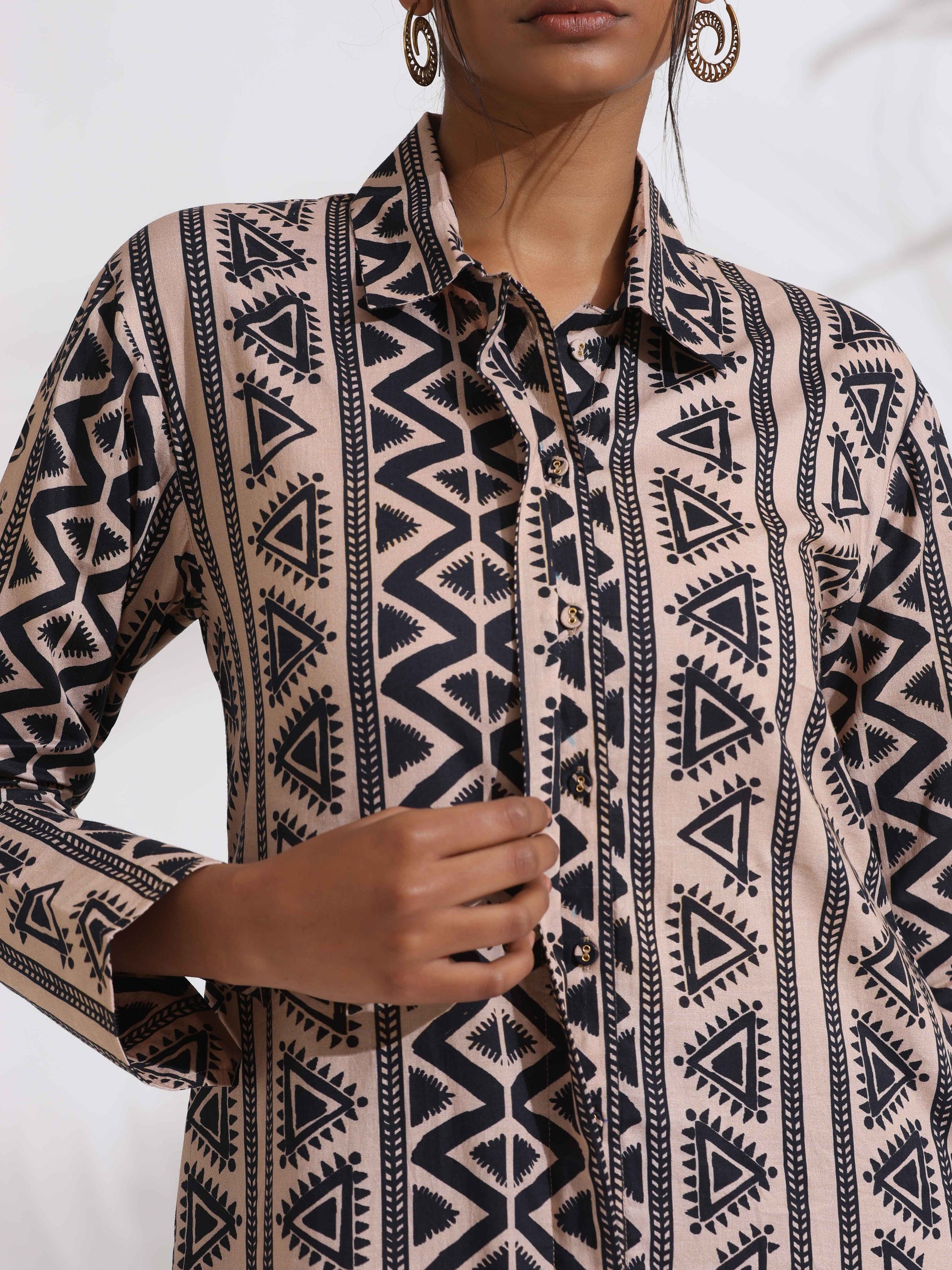 trueBrowns Beige Cotton Geometric Print Shirt Kurta Set | Swadesiicart