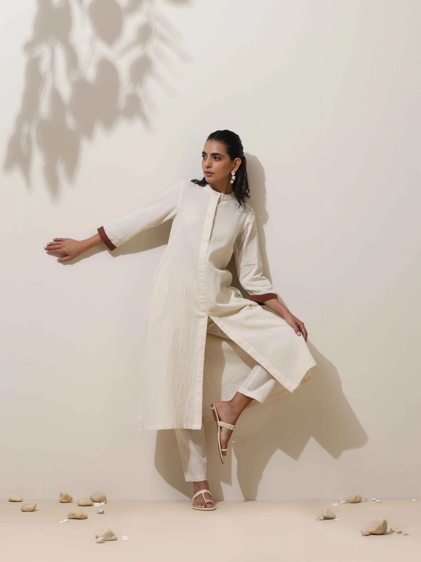 trueBrowns Off-White Cotton Linen Kurta Pant Set | Swadesiicart