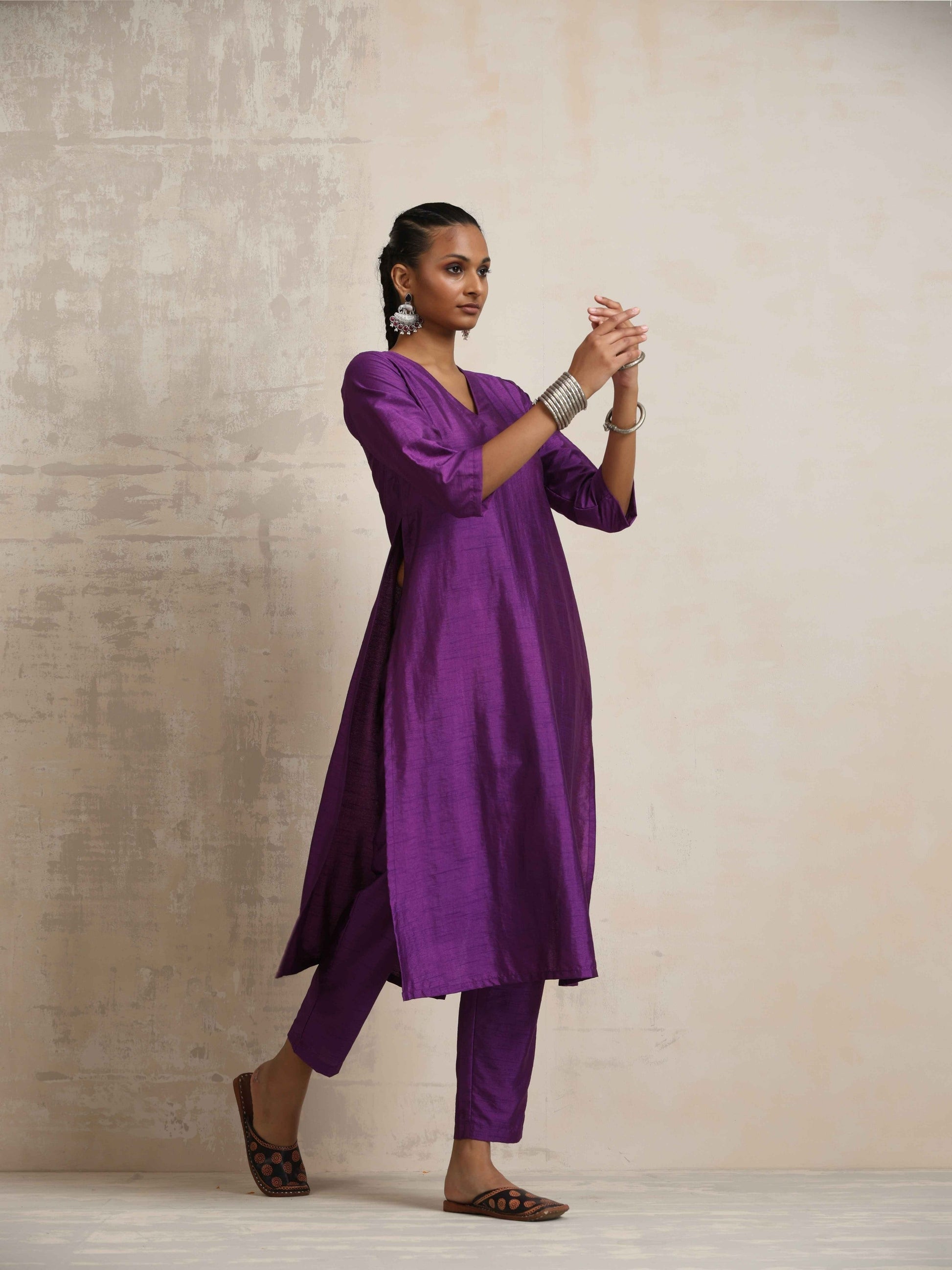 trueBrowns Purple Silk High Slit Kurta Set | Swadesiicart