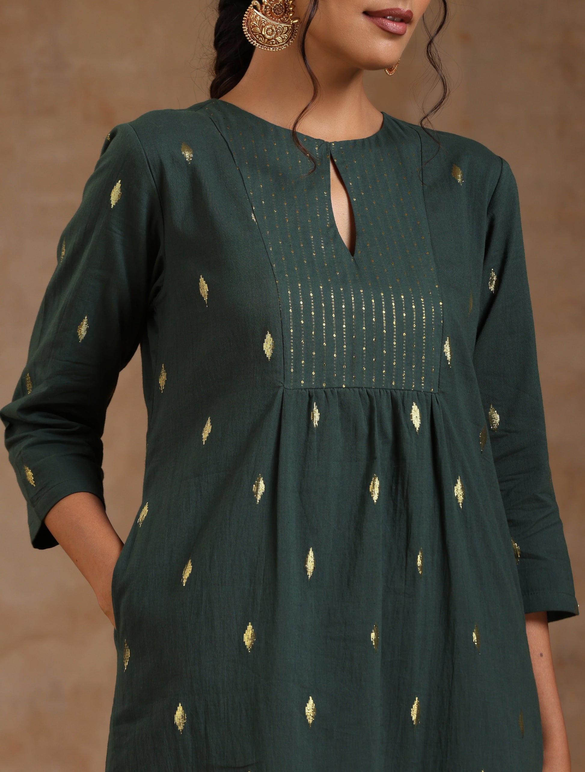 trueBrowns Dark Green Gold Cotton Yoke Kurta Set | Swadesiicart