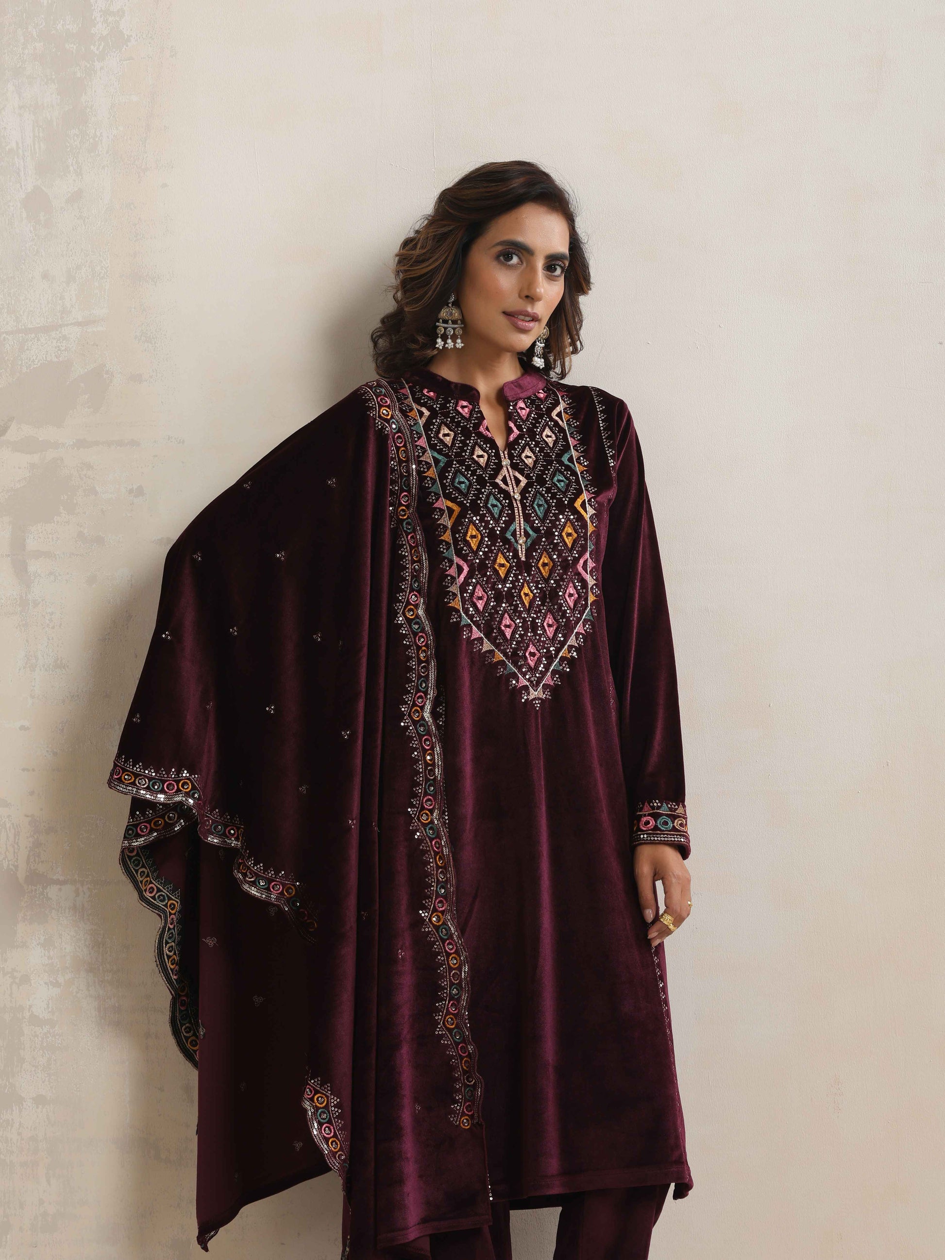 trueBrowns Purple Velvet Geometric Embroidered Kurta Pant Dupatta Set | Swadesiicart