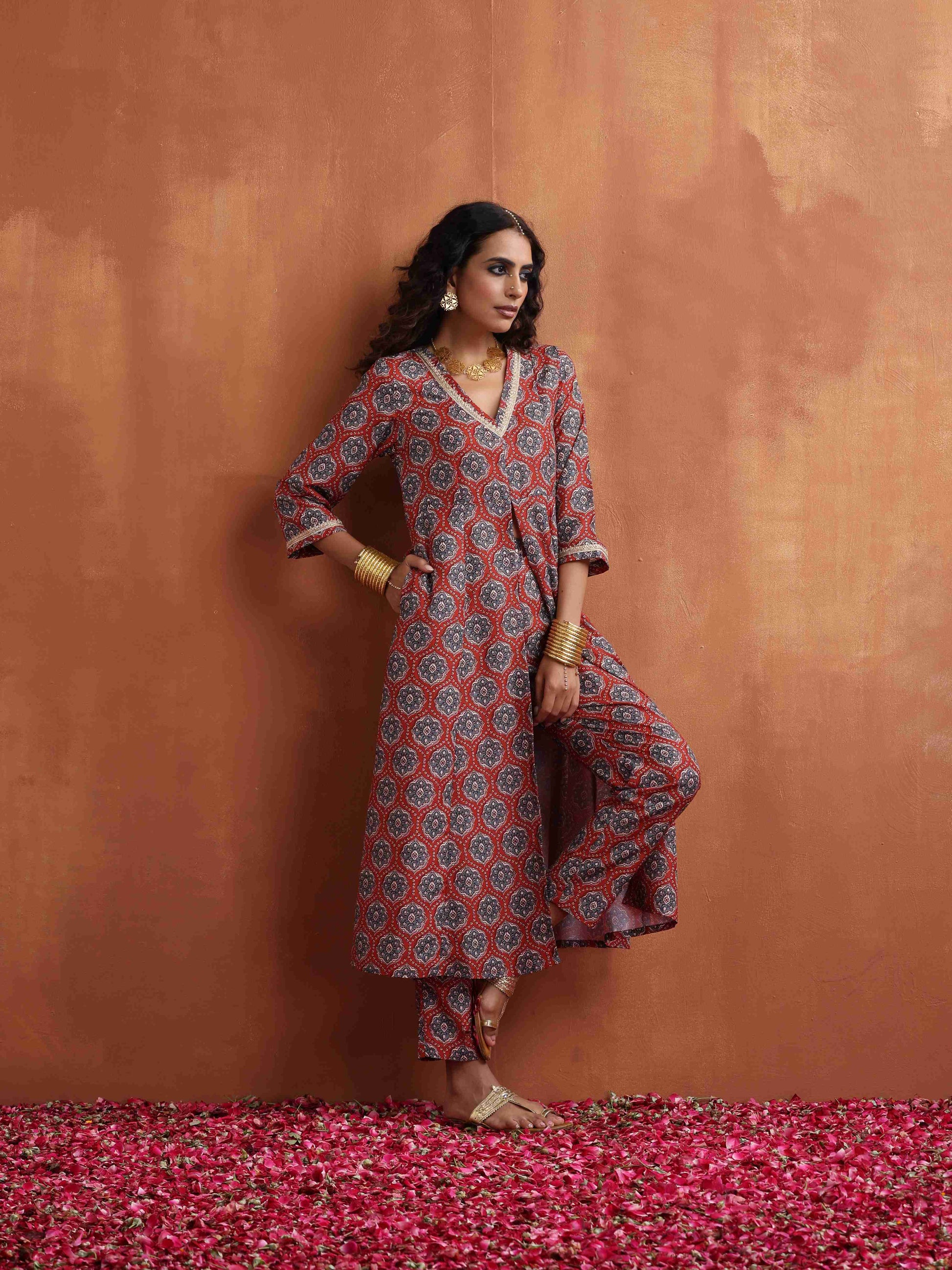 trueBrowns Rust Ajrak Print Slit Kurta Set | Swadesiicart