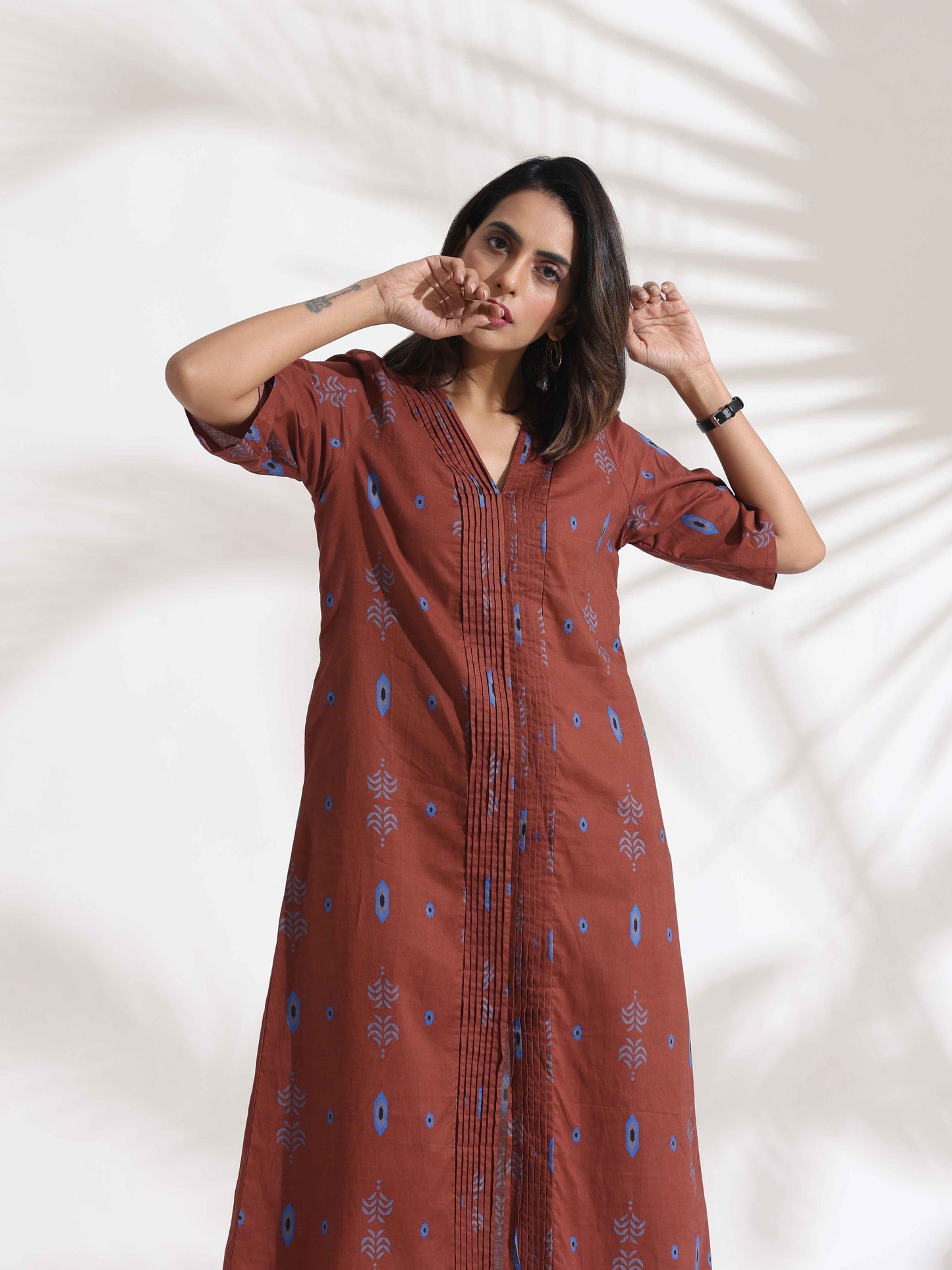 trueBrowns Brown Cotton Print pleated Dress | Swadesiicart