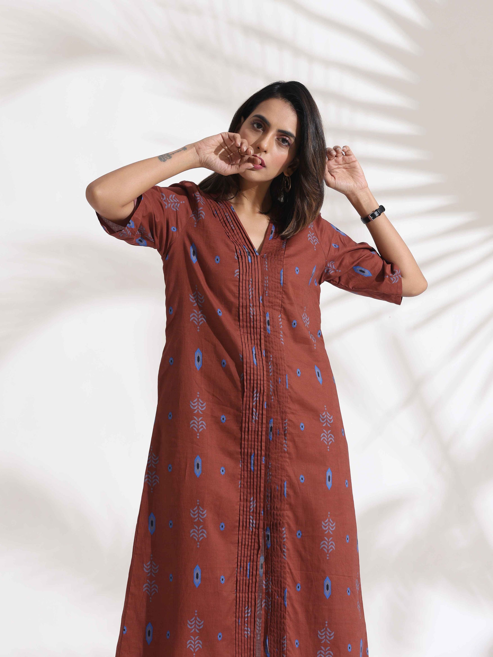 trueBrowns Brown Cotton Print pleated Dress | Swadesiicart