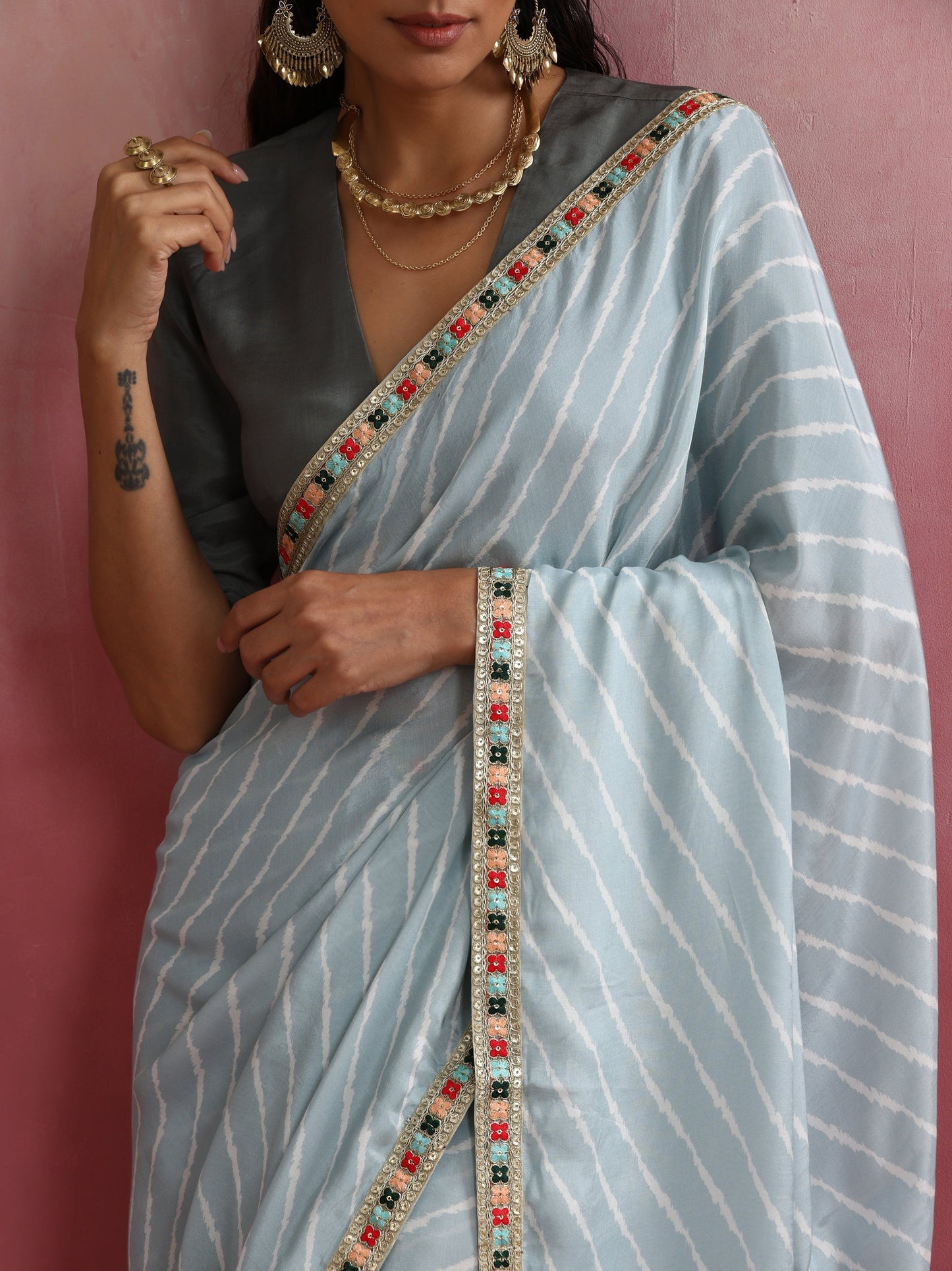 trueBrowns Grey Muslin Silk Saree | Swadesiicart