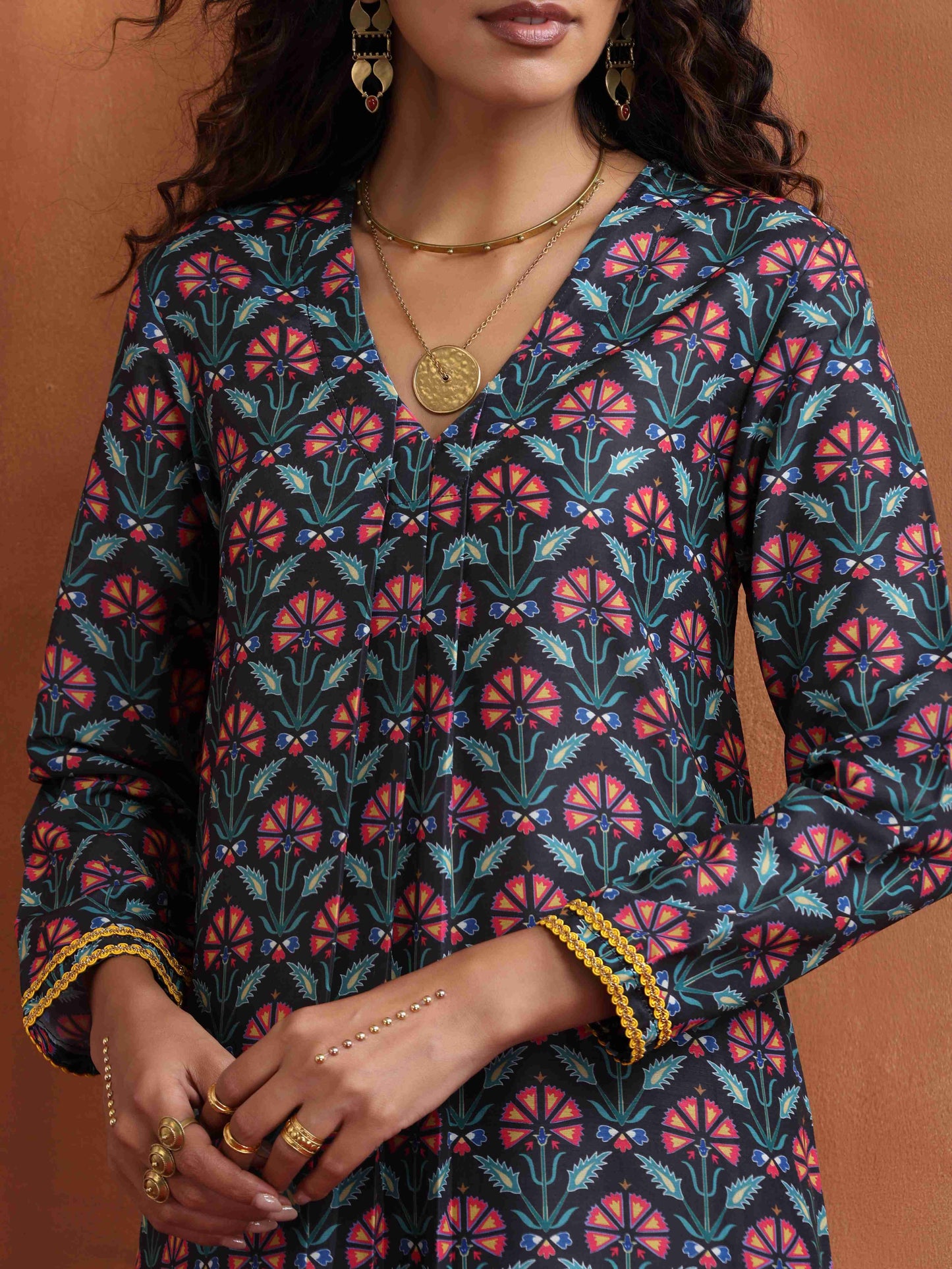 trueBrowns Black Floral Print A-line Kurta Set | Swadesiicart