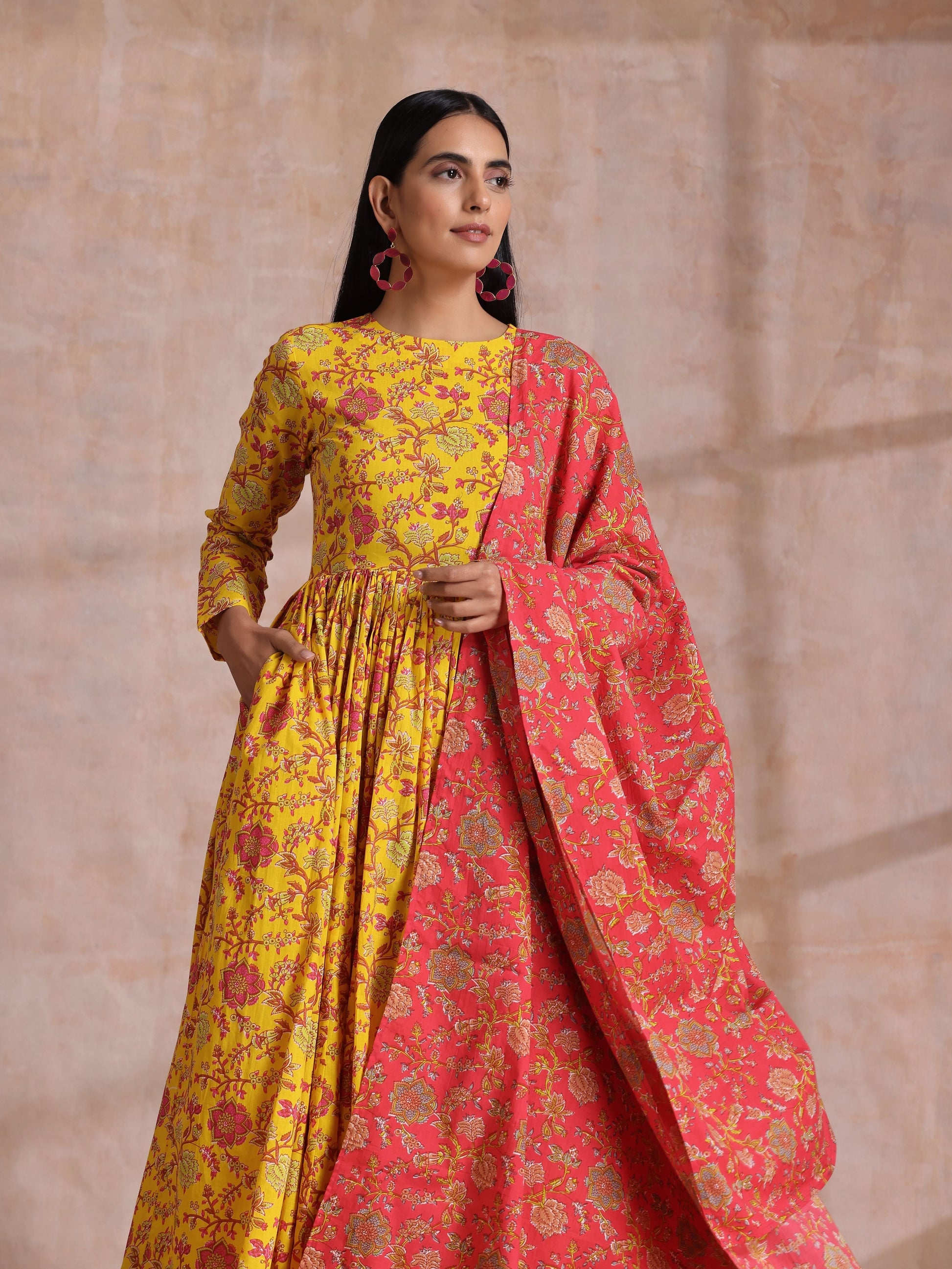 trueBrowns Sunshine Yellow Overall Floral Block Print Cotton Kurta Pant Dupatta Set | Swadesiicart