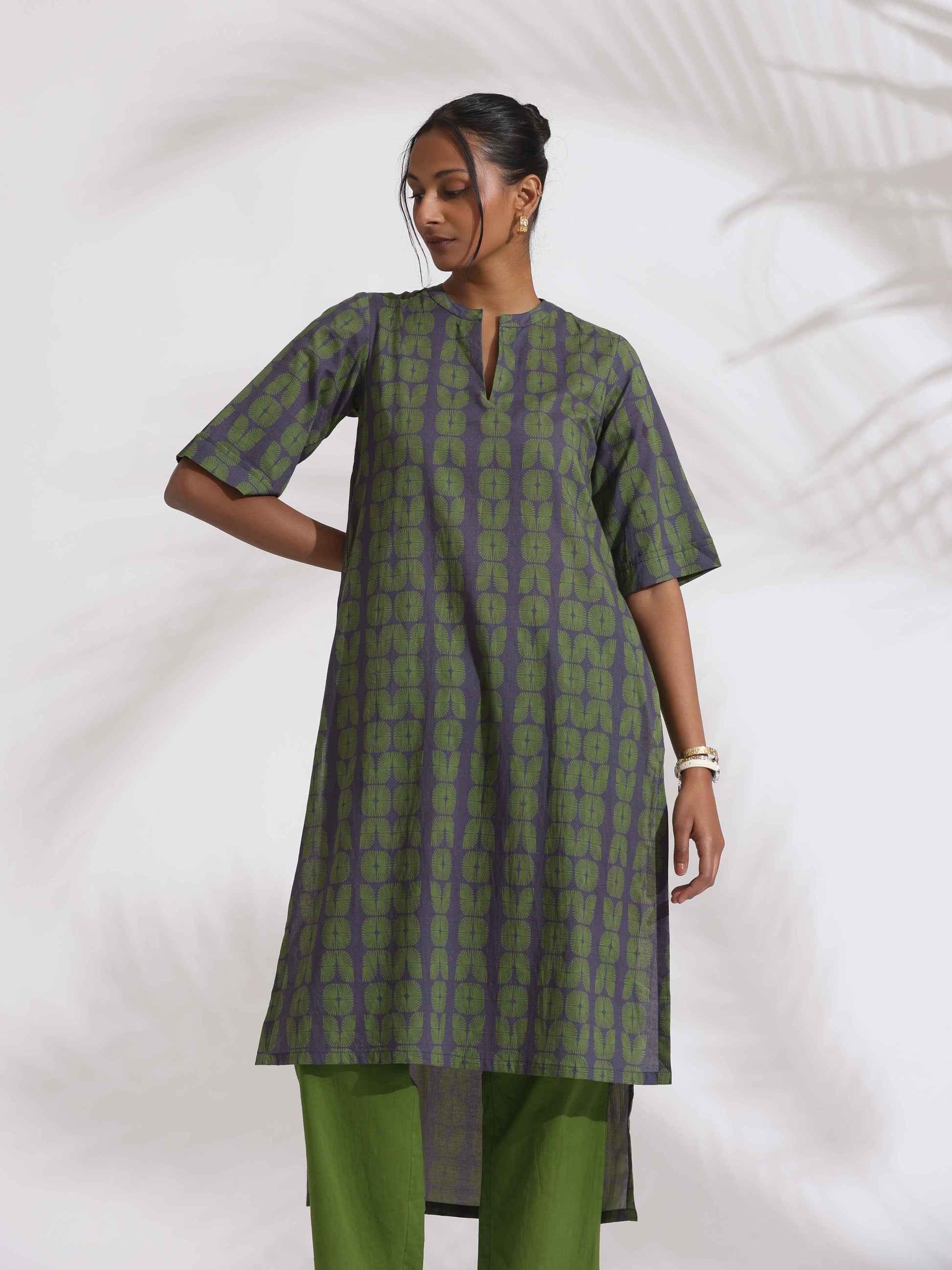 trueBrowns Grey Cotton Print Highlow Kurta Set | Swadesiicart