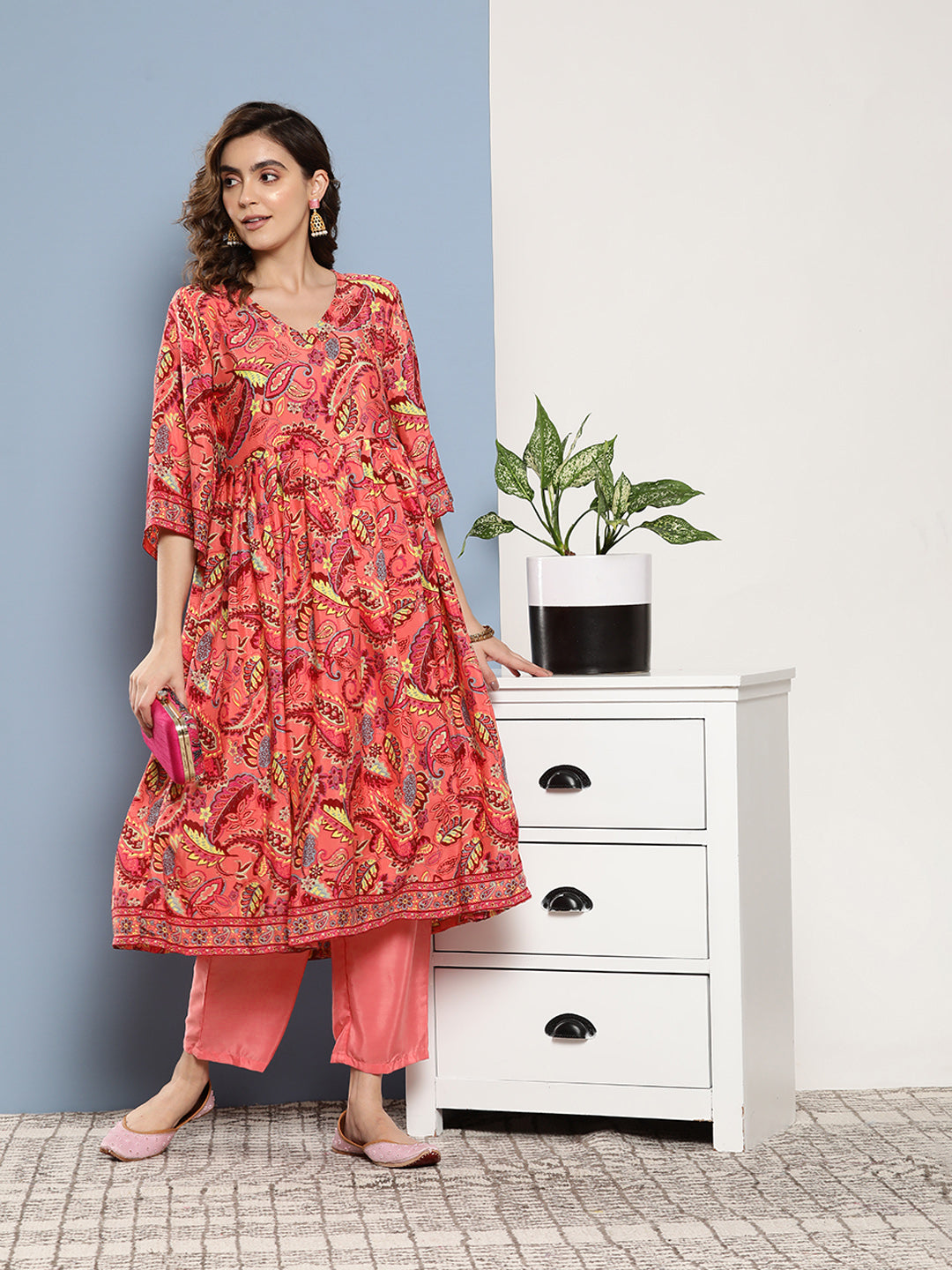 InWeave Women's Camellia V Neck Kurta Set - Swadesiicart