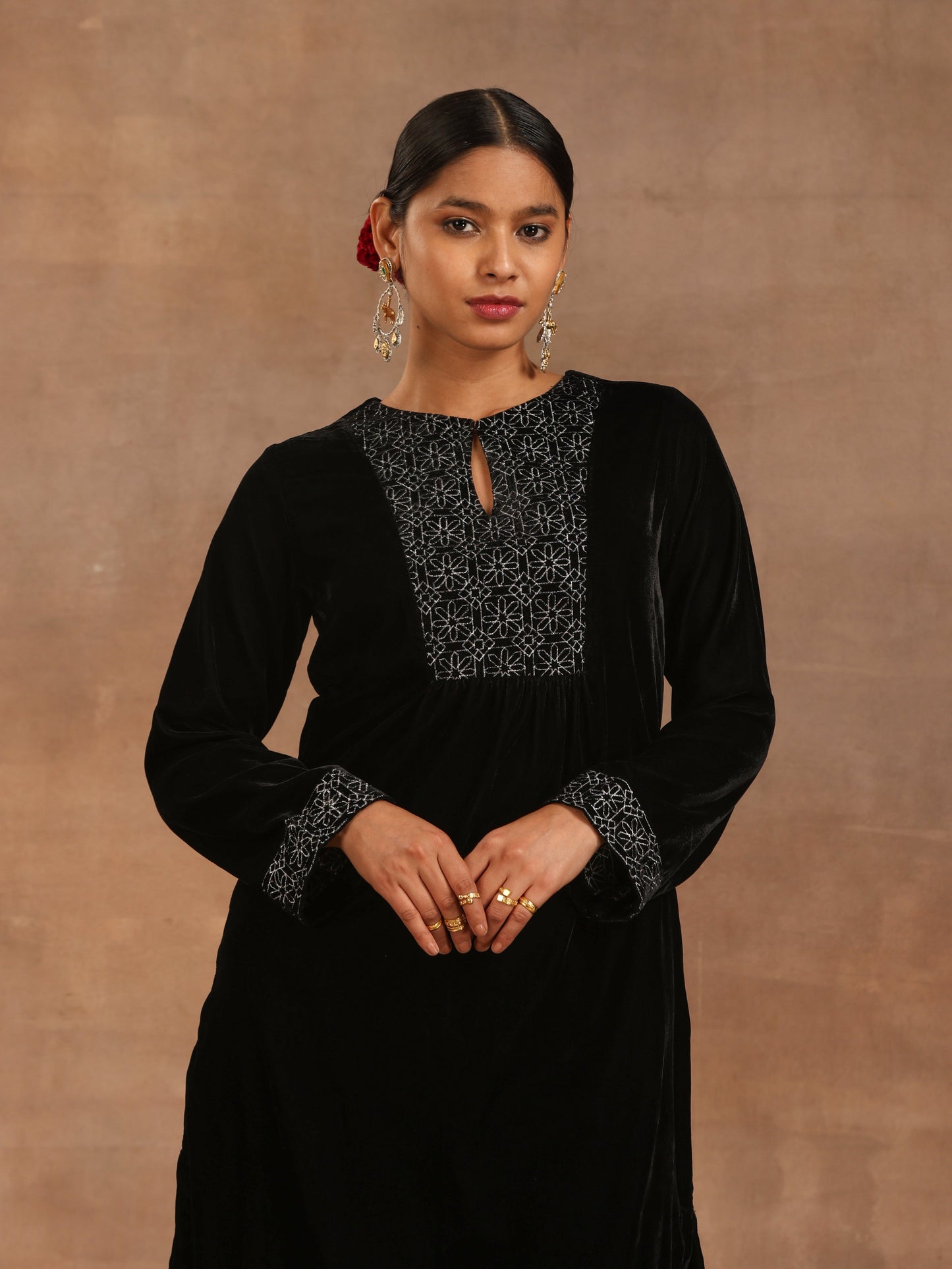 trueBrowns Black Velvet Embroidered Kurta | Swadesiicart