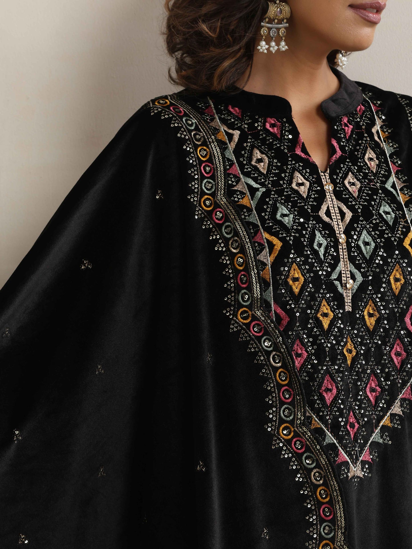 trueBrowns Black Velvet Geometric Embroidered Kurta Pant Dupatta Set | Swadesiicart