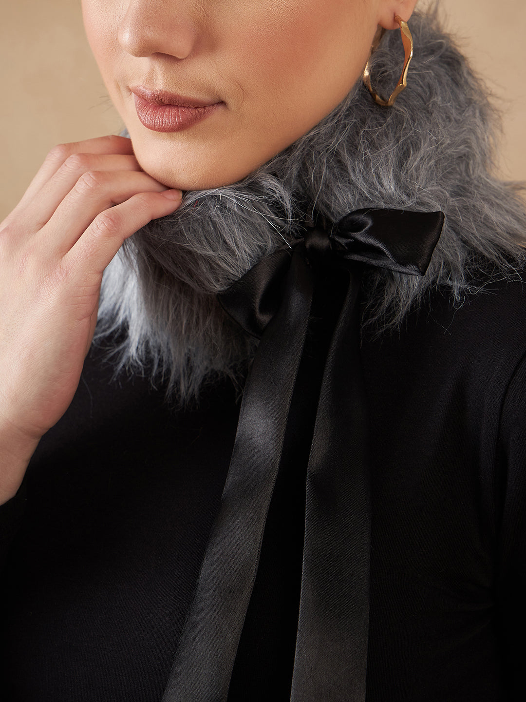 InWeave Women's Light Grey Fur Neckpiece - Swadesiicart