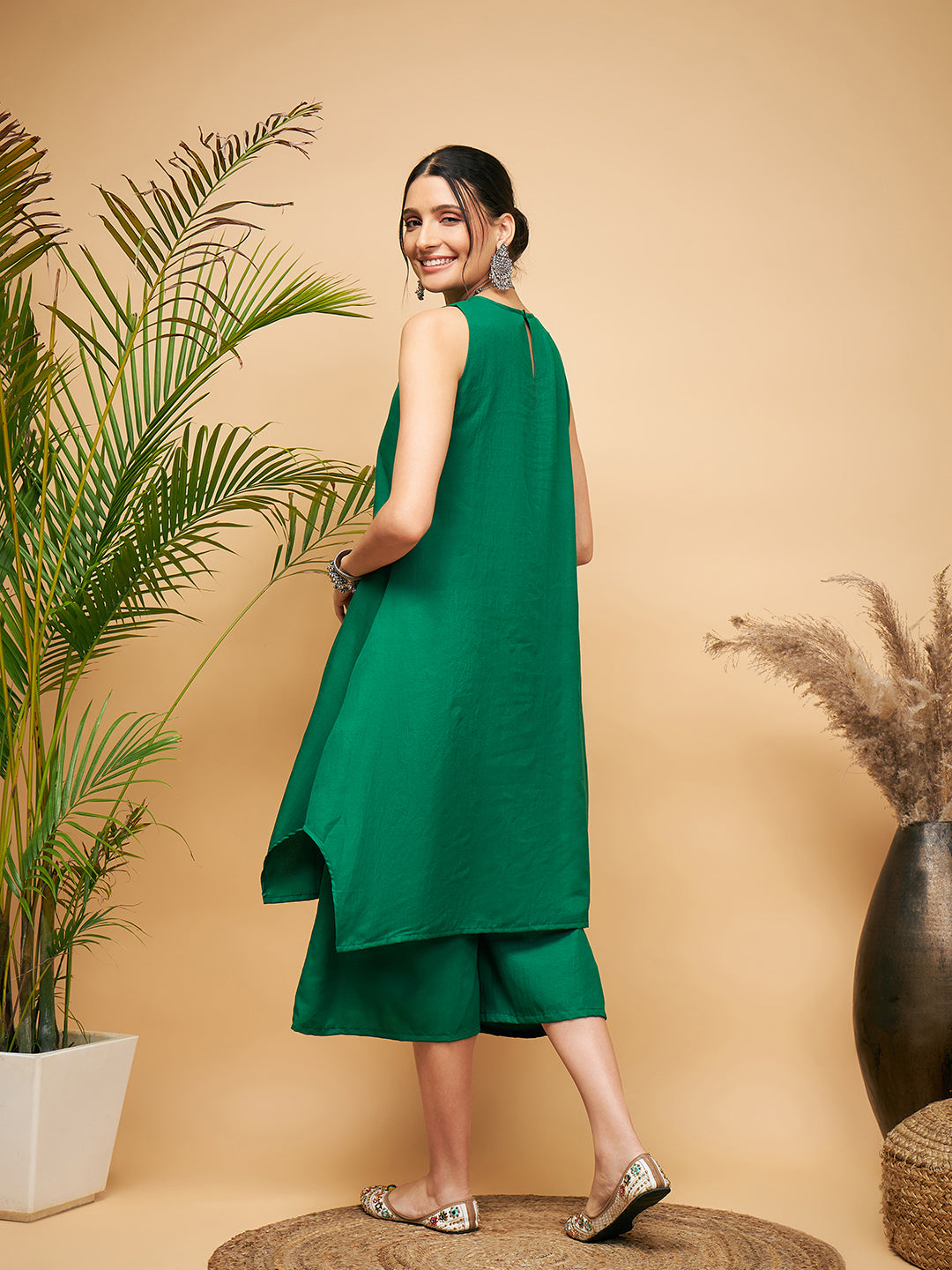 InWeave Women's Forest Green Short Kurta Palazzo Set - Swadesiicart