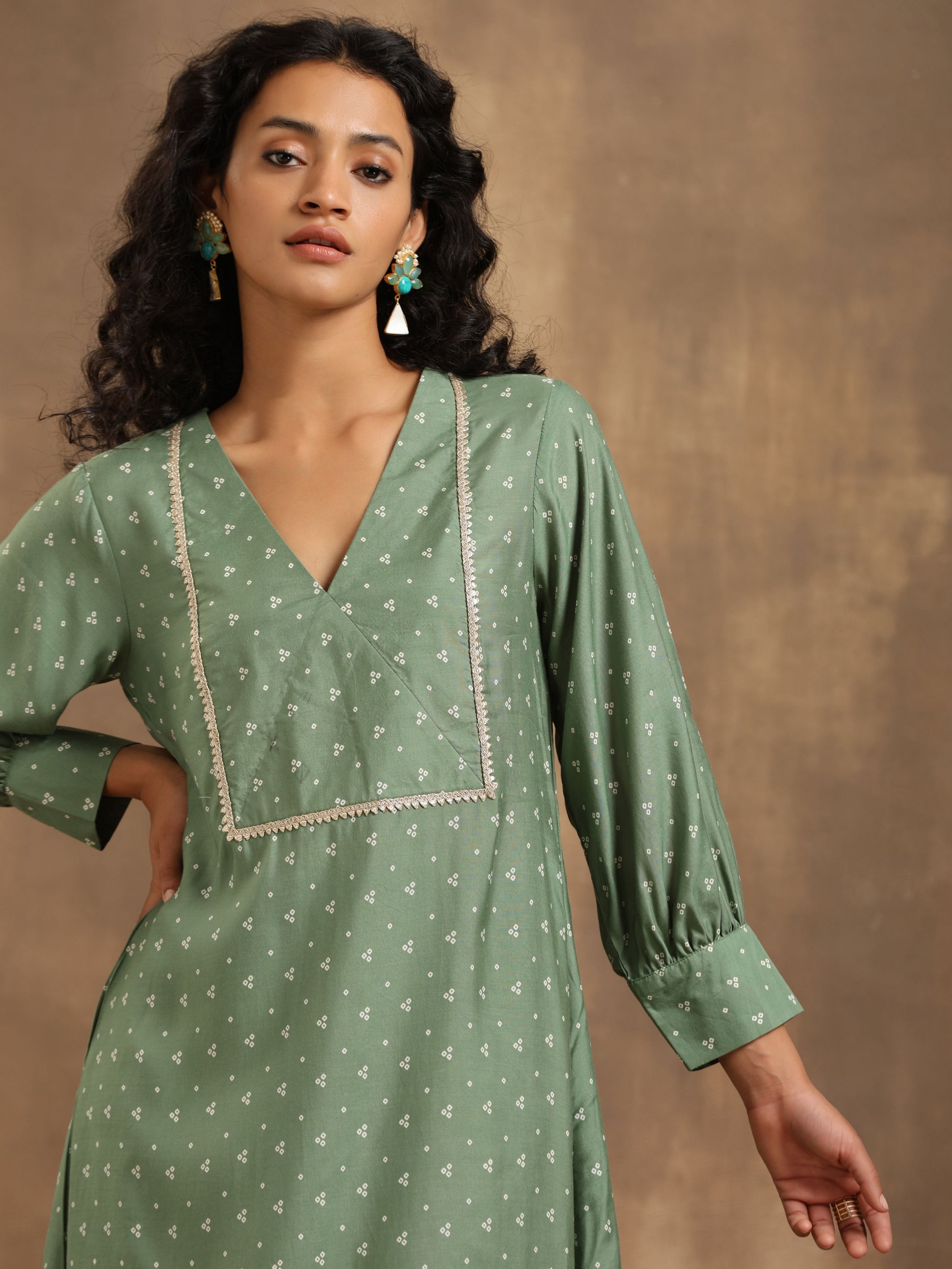 trueBrowns Light Green Bandhani Printed Silk Kurta Pant Set | Swadesiicart