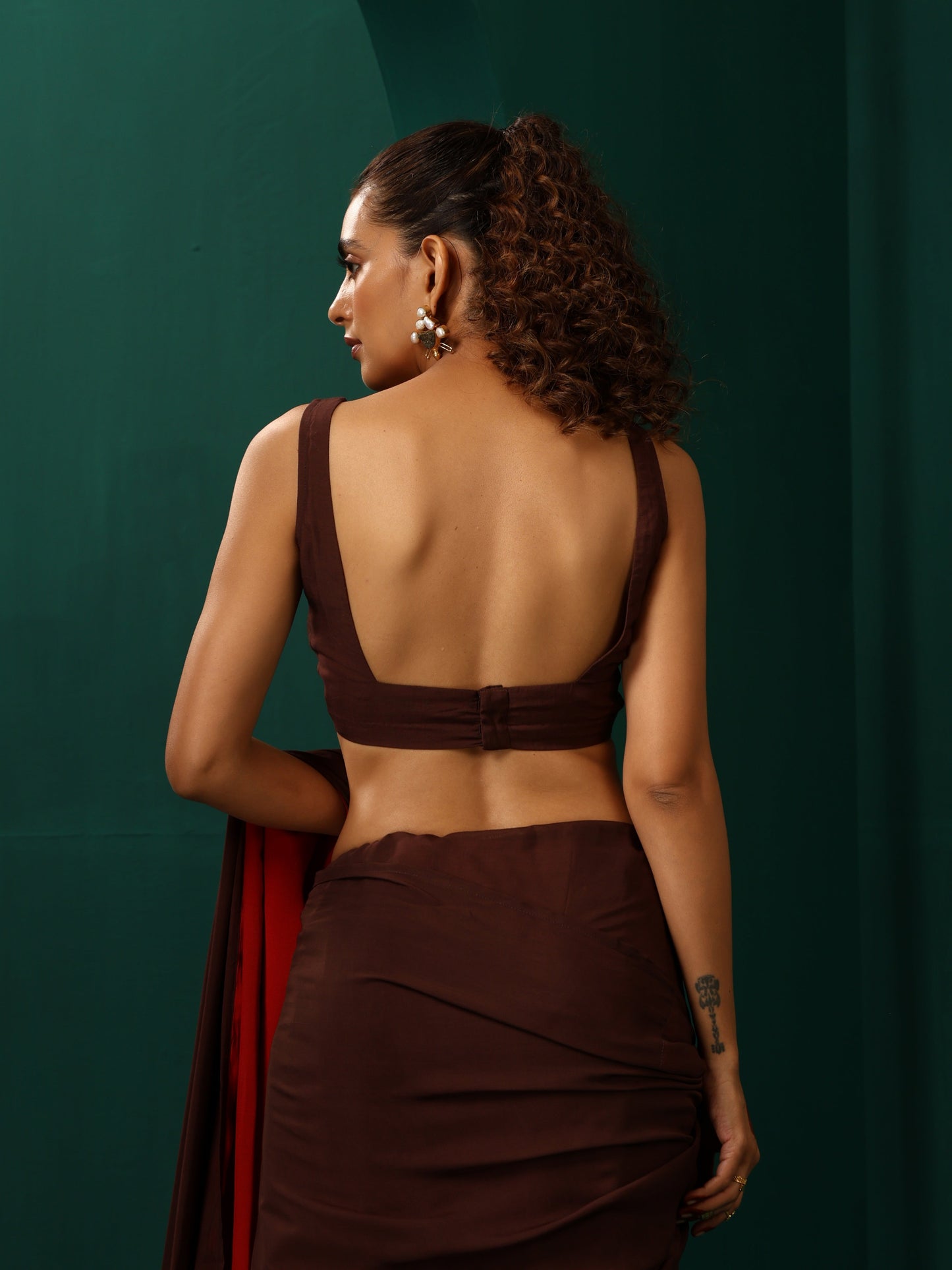 trueBrowns Cola Muslin Silk Scoop Neck Sleeveless Blouse | Swadesiicart