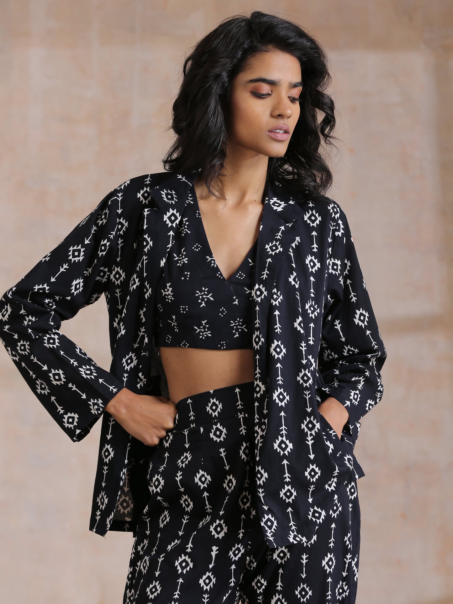 trueBrowns Black White Geometric Print Cotton Pant Suit Set | Swadesiicart