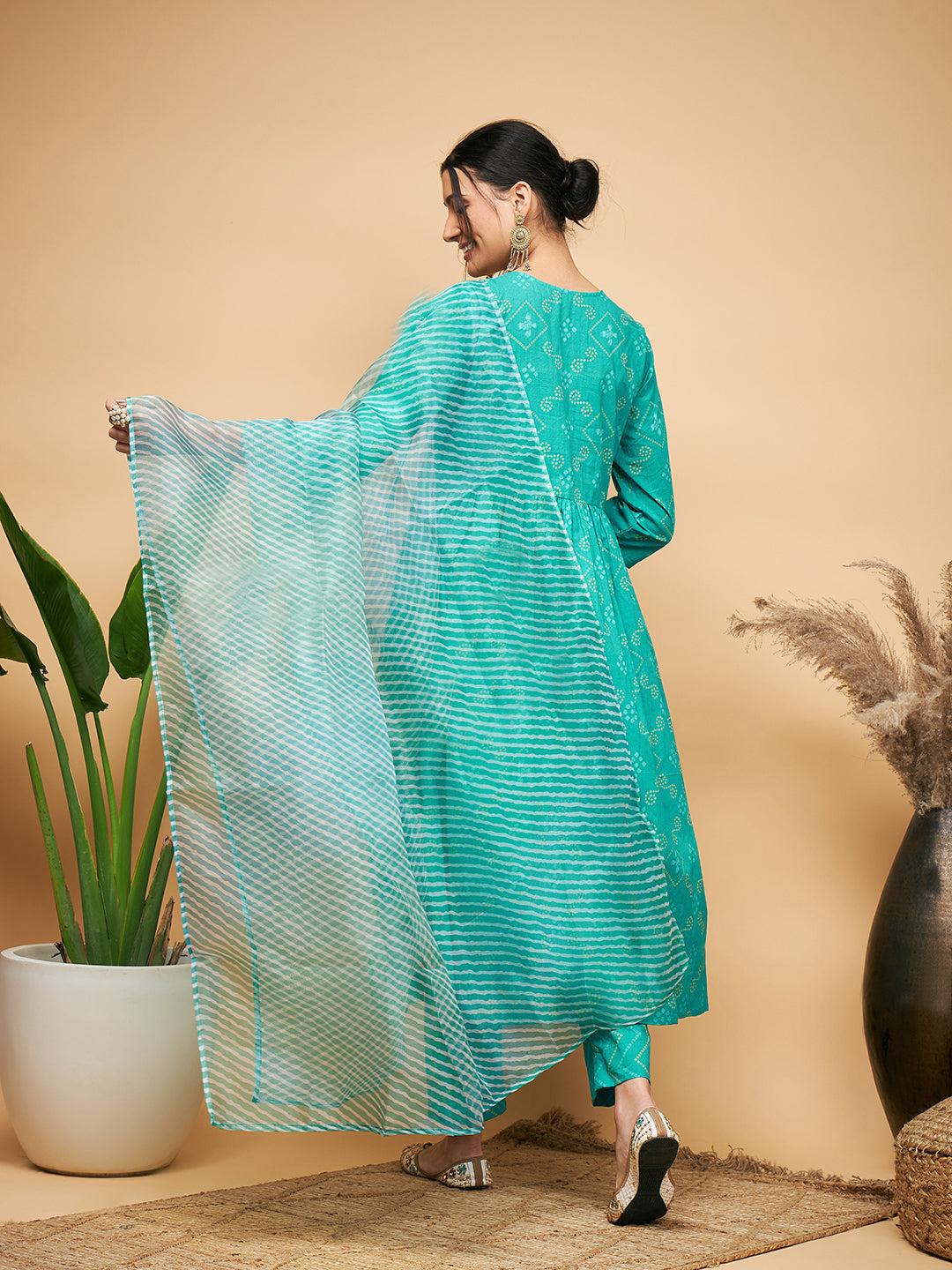 InWeave Women's Aqua S Print Alia Cut Gota Work Kurta Set W Aqua Le Du - Swadesiicart