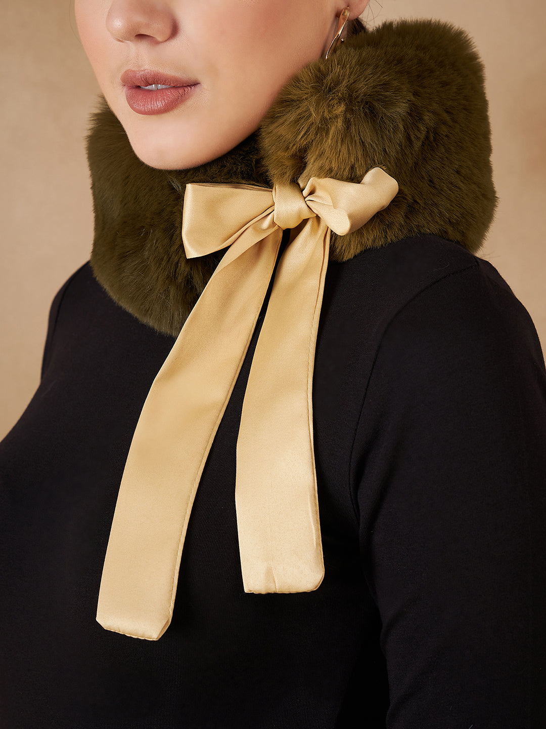 InWeave Women's Mehandi Green Fur Neckpiece - Swadesiicart