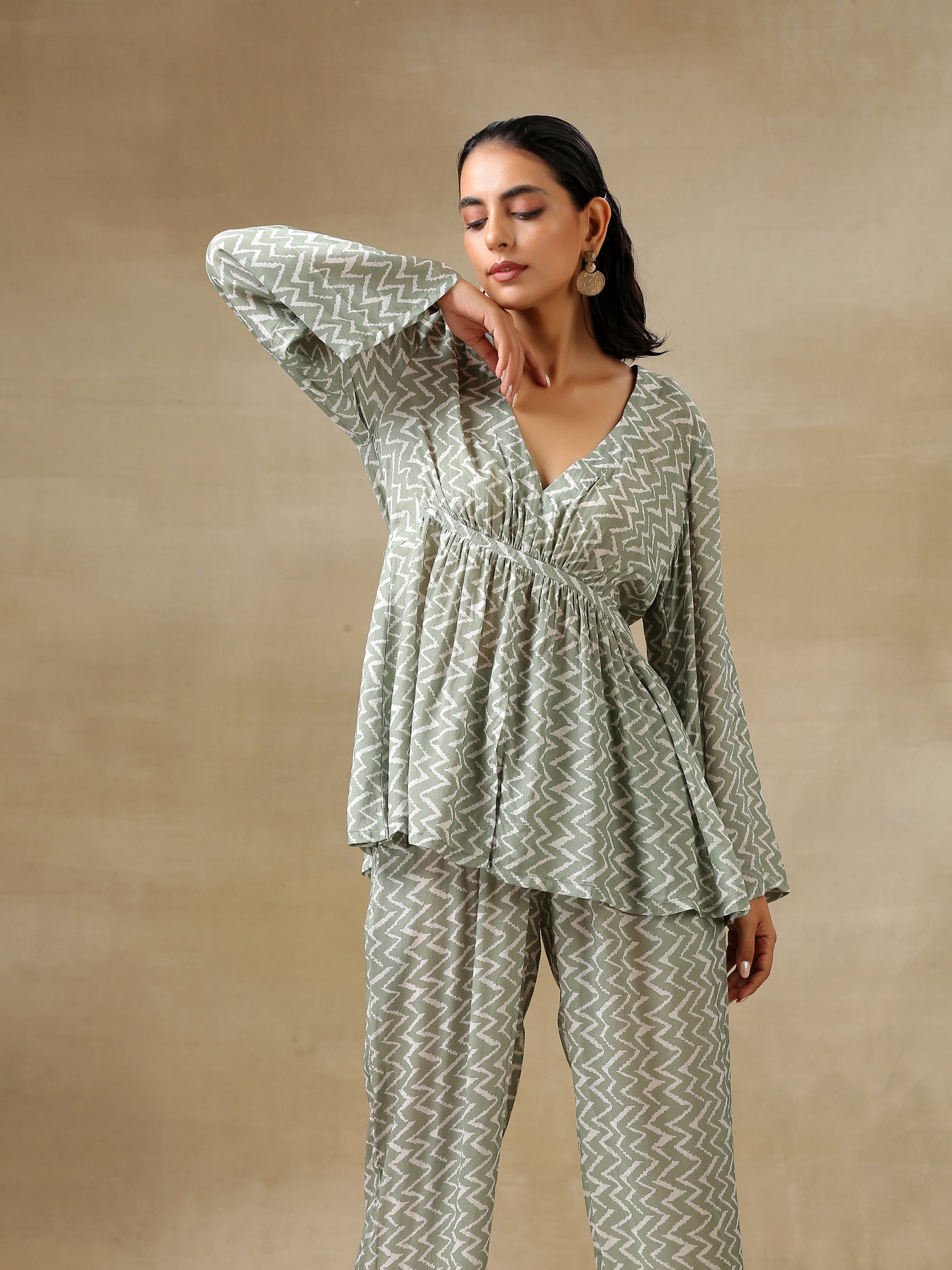 trueBrowns Light Green Bandhani Printed Silk V-Neck Co-Ord Set - Swadesiicart