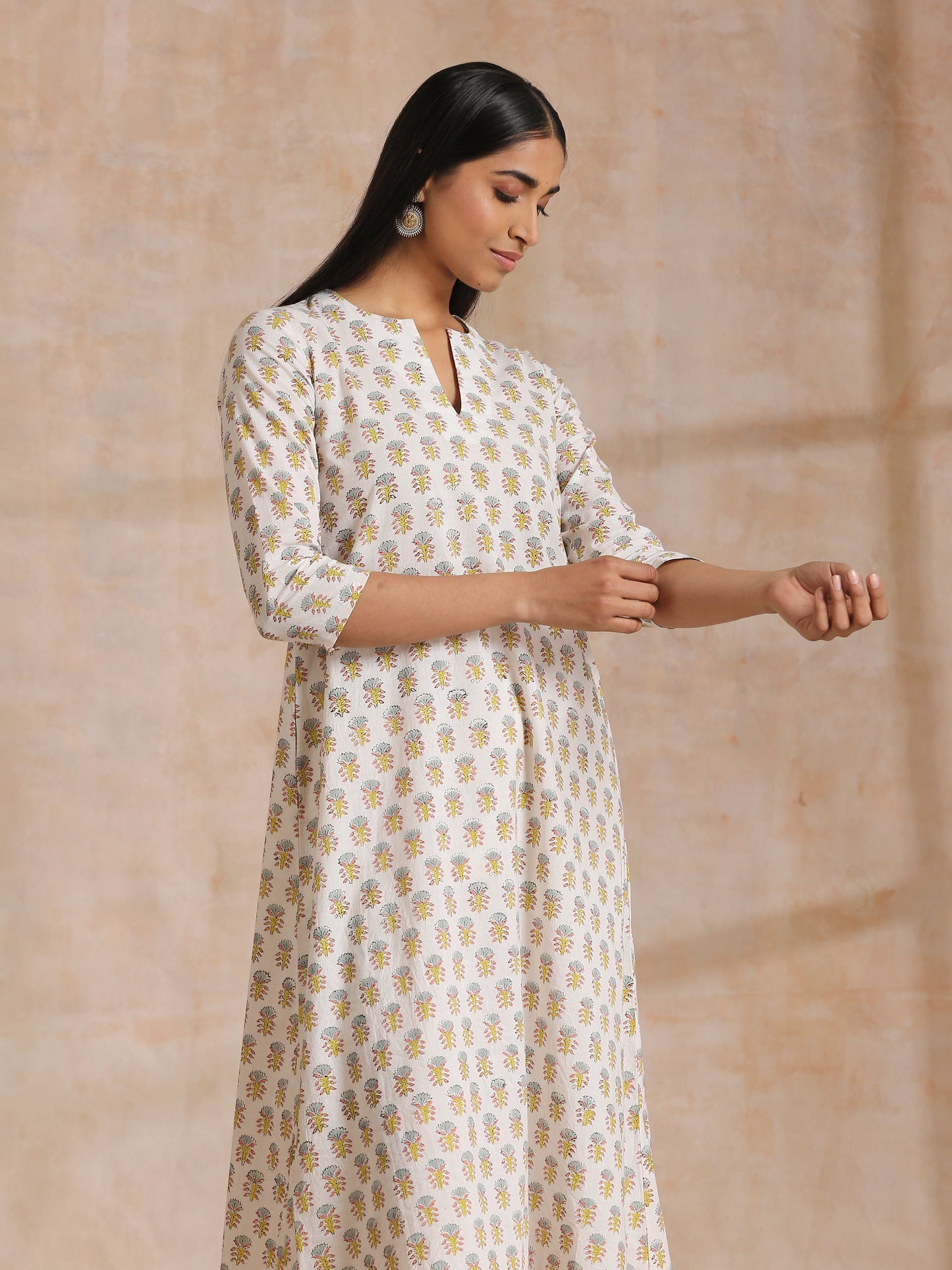 trueBrowns Multi Color Floral Booti Print Cotton Flared Kurta Pant Set | Swadesiicart