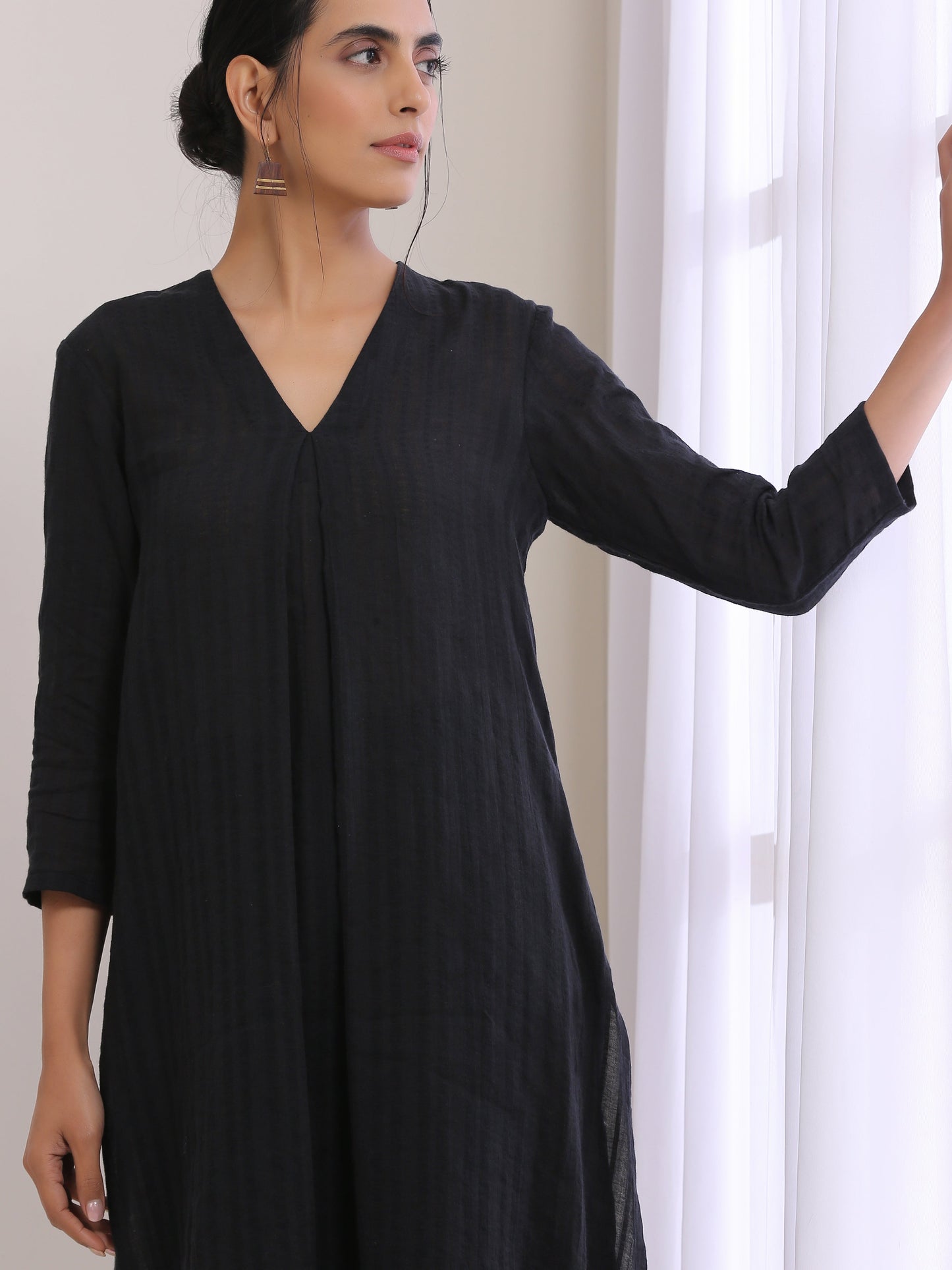 trueBrowns Black Dobby Neck Pleat Kurta Pant Set | Swadesiicart