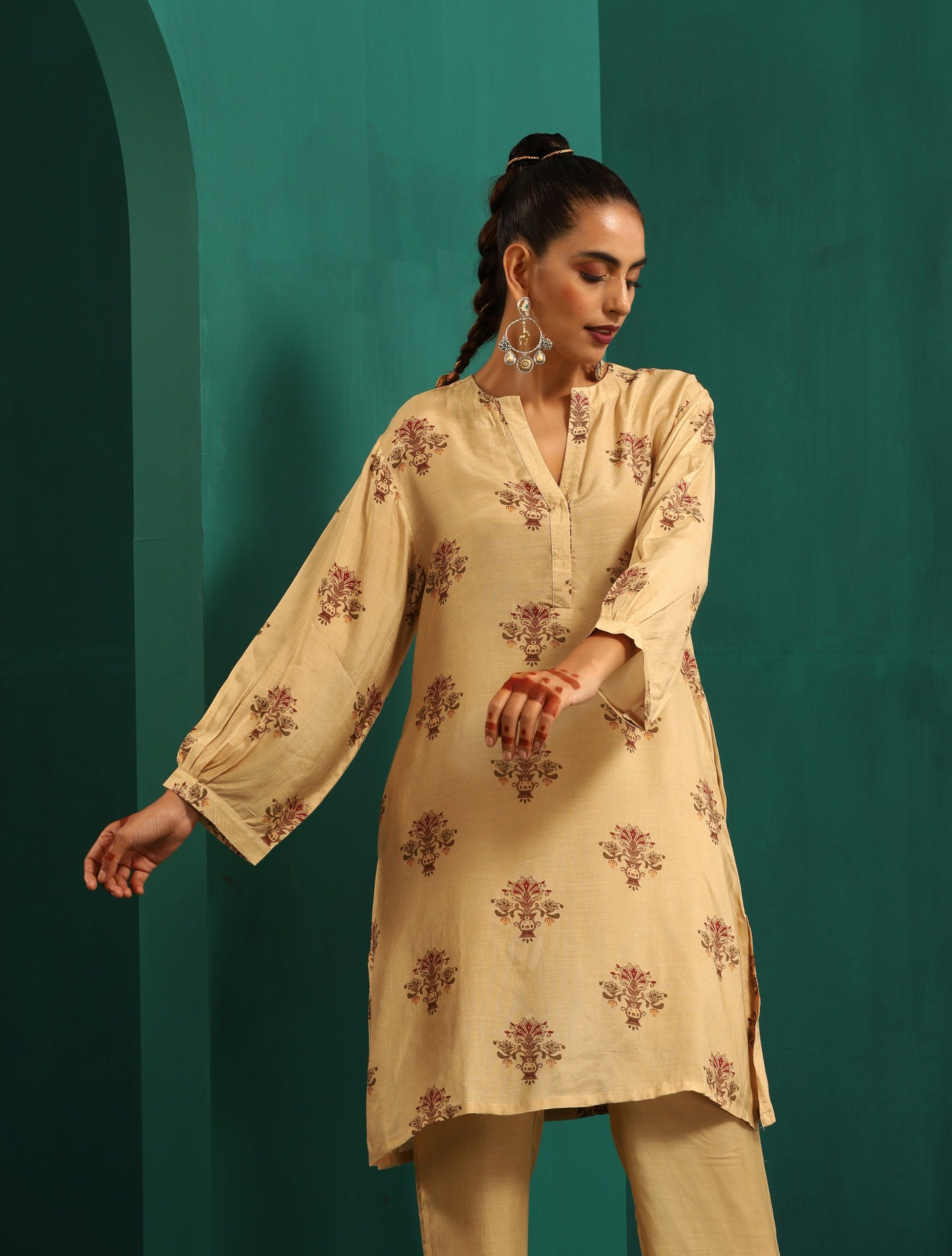 trueBrowns Beige Floral Bunch Muslin Silk Printed Relaxed Co-ord Set - Swadesiicart