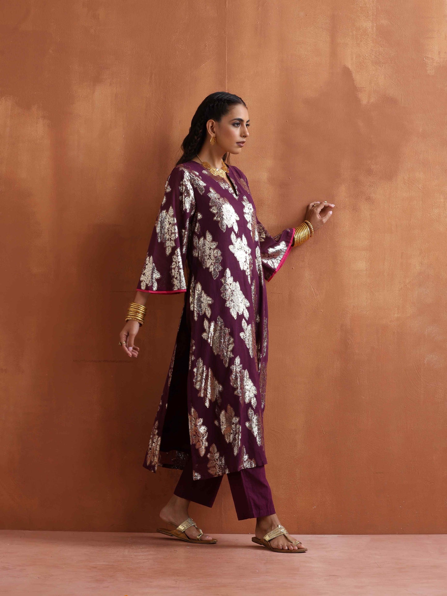 trueBrowns Purple Metallic Straight Kurta Set | Swadesiicart