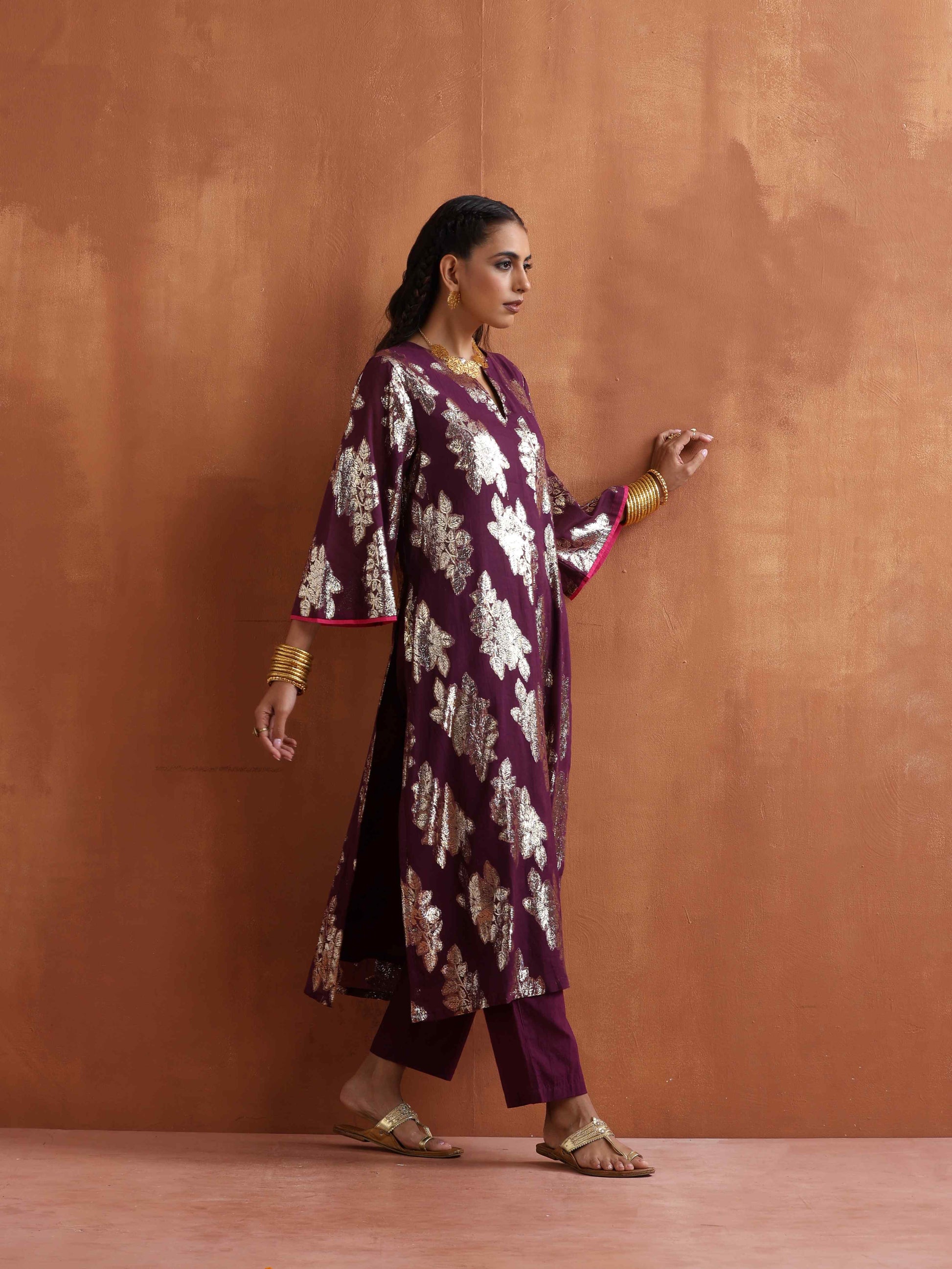 trueBrowns Purple Metallic Straight Kurta Set | Swadesiicart