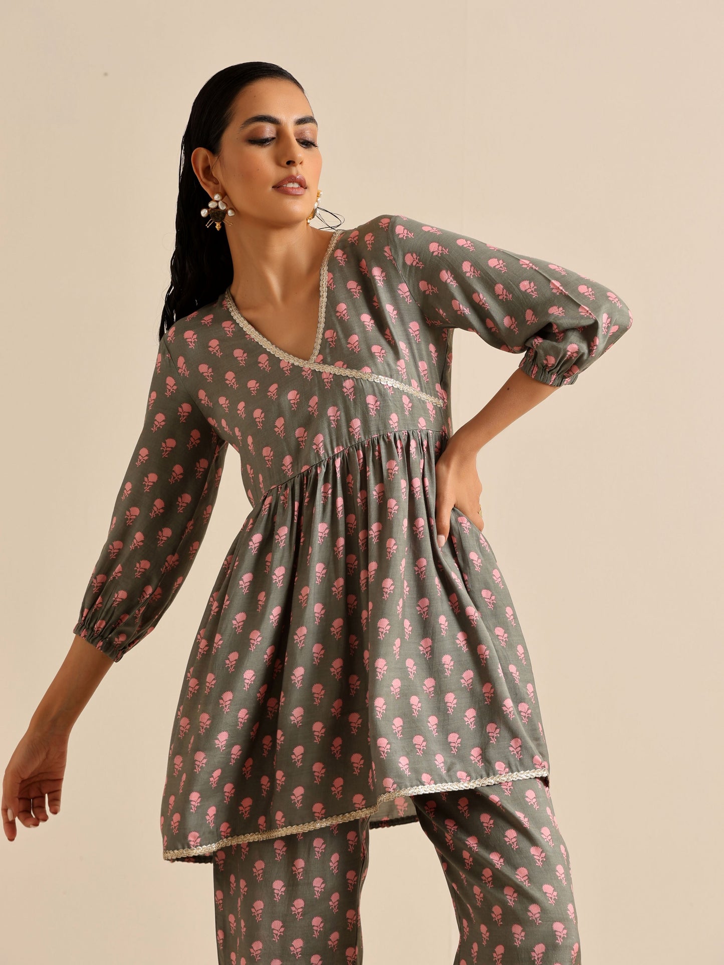 trueBrowns Grey Floral Silk Printed Co-Ord Set - Swadesiicart