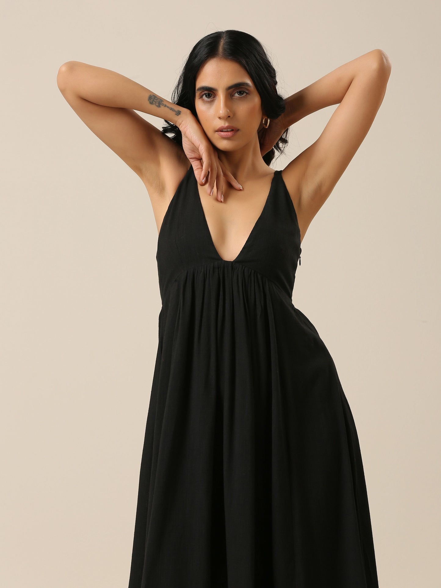 trueBrowns Black Slub Texture Sleeveless Dress | Swadesiicart
