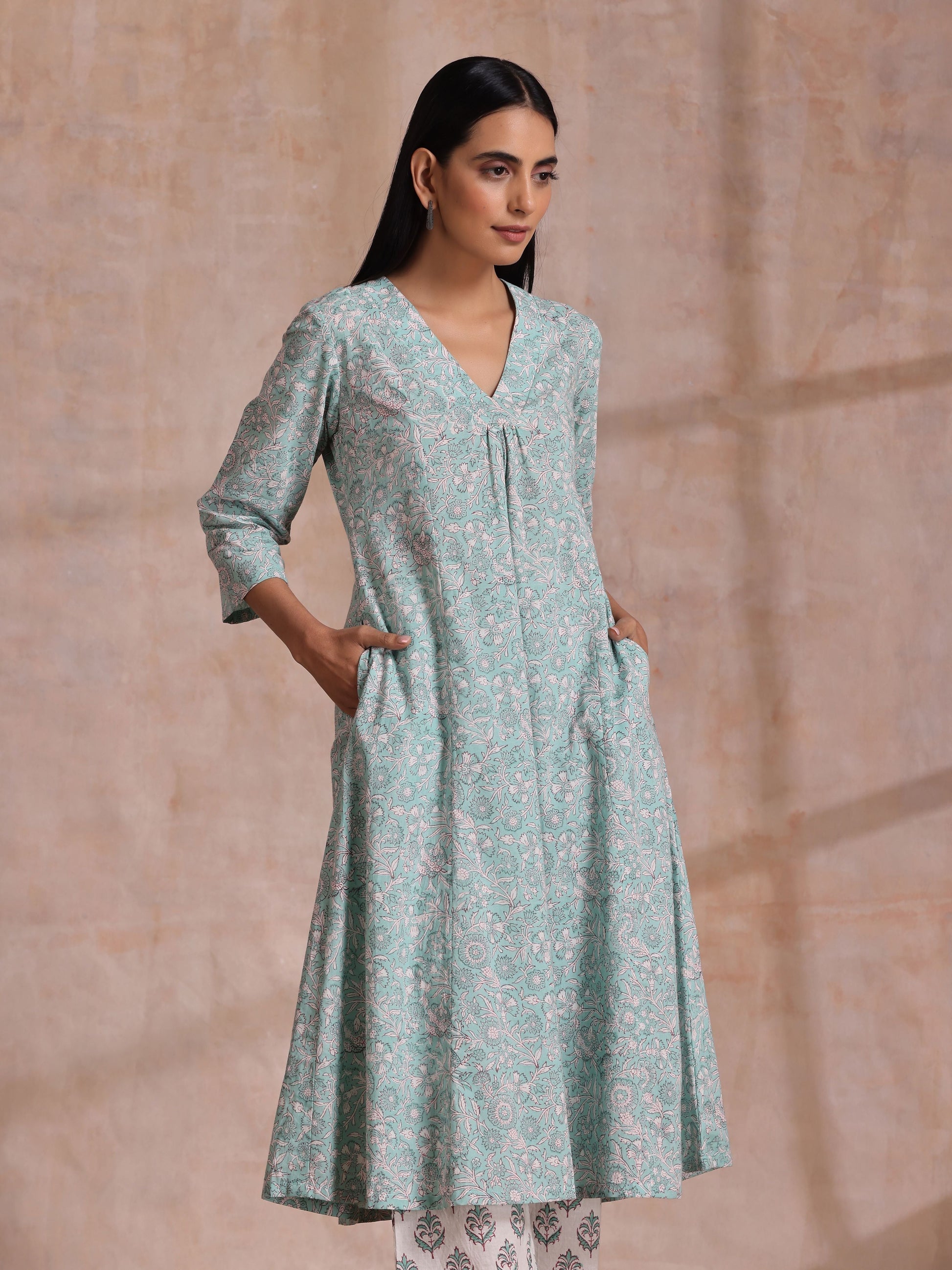trueBrowns Tiffany Blue Floral Block Print Cotton Front Neck Gathered Kurta Pant Set | Swadesiicart