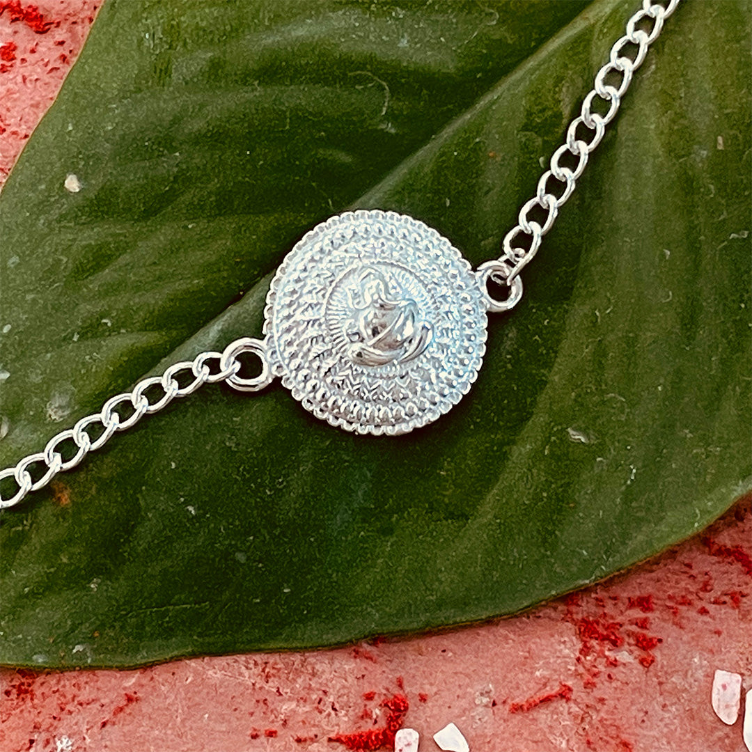 trueBrowns 925 Sterling Silver Embossed Ganesh Idol Silver Chain Rakhi | Swadesiicart